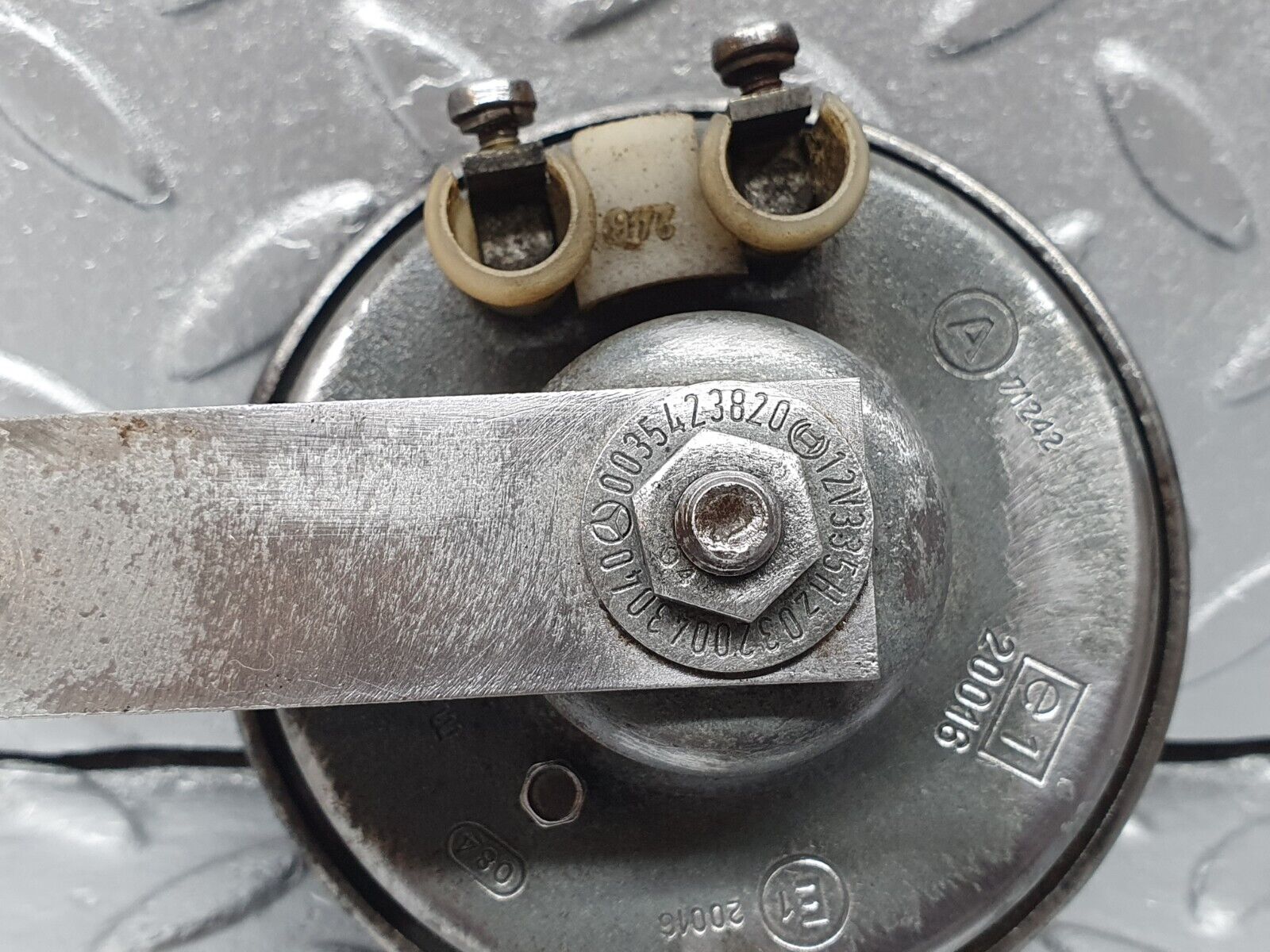 40745 Mercedes-Benz W123 300D Horn Bosch 20016 0035423820