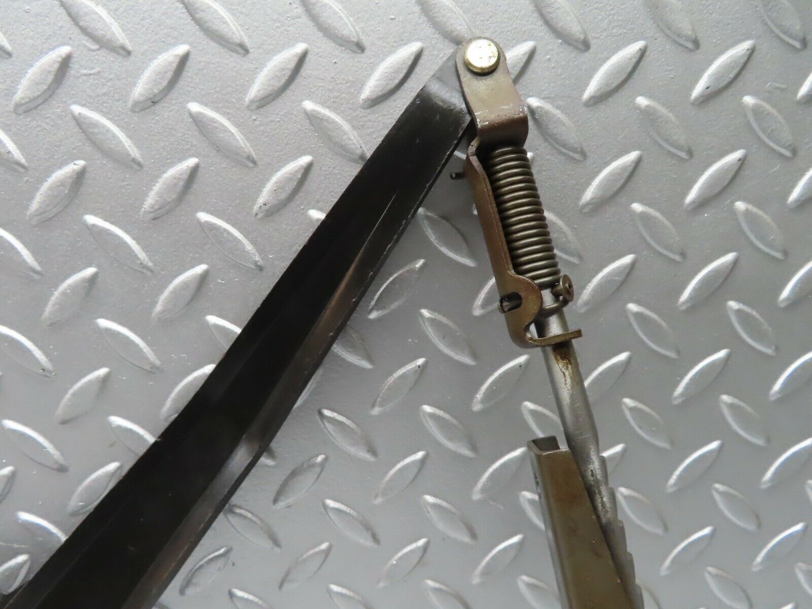 21293 Mercedes-Benz W123 230E Handbrake Regulator