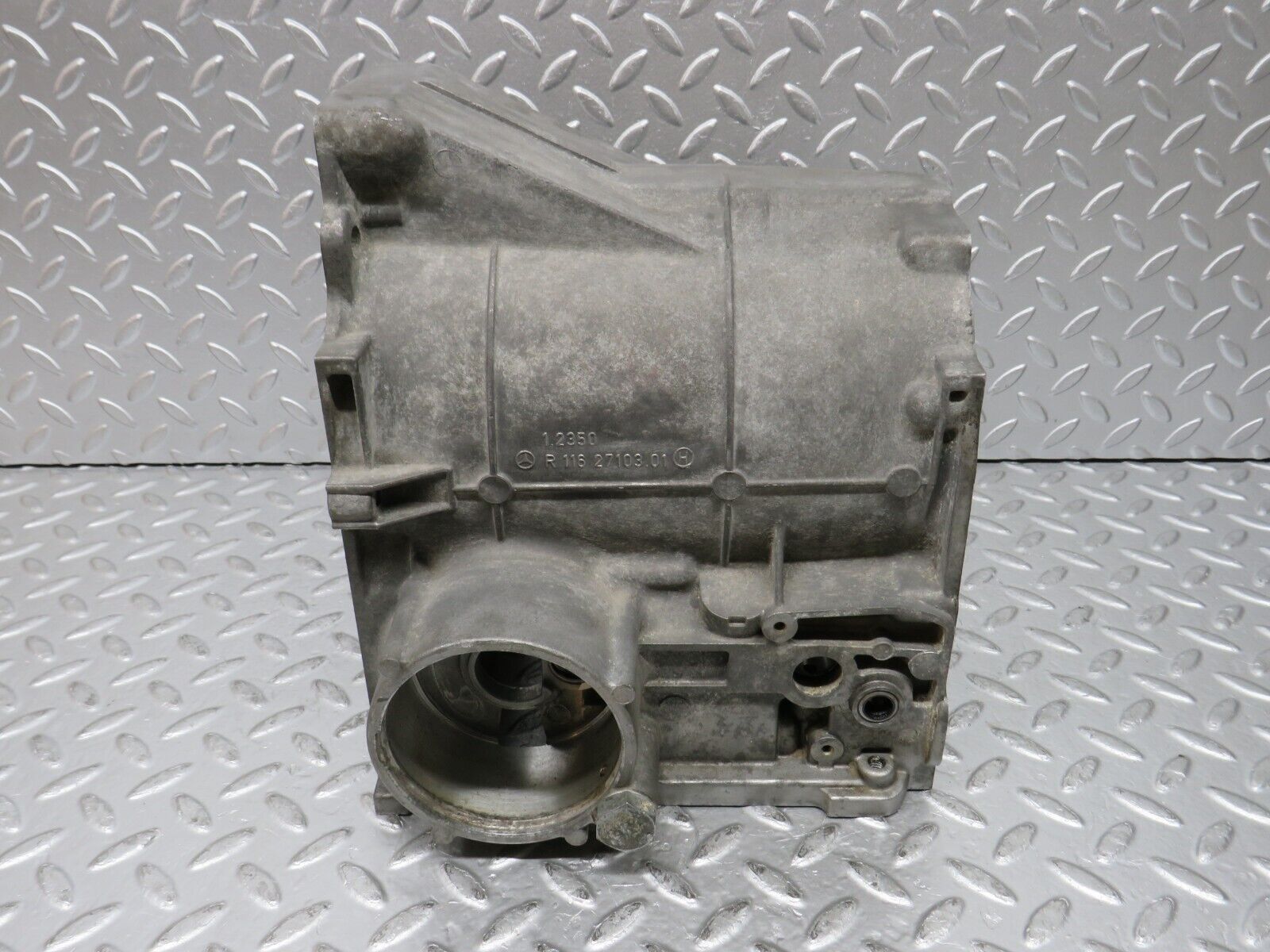 30229 Mercedes-Benz W123 230E Automatic Gearbox Housing 722.122 1232702701