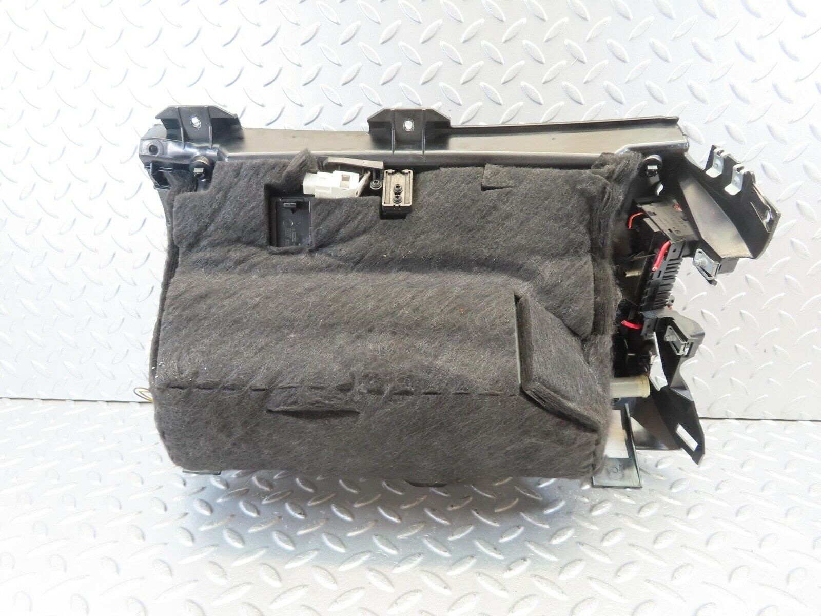 11072 Mercedes-Benz W221 S320 Glove Box