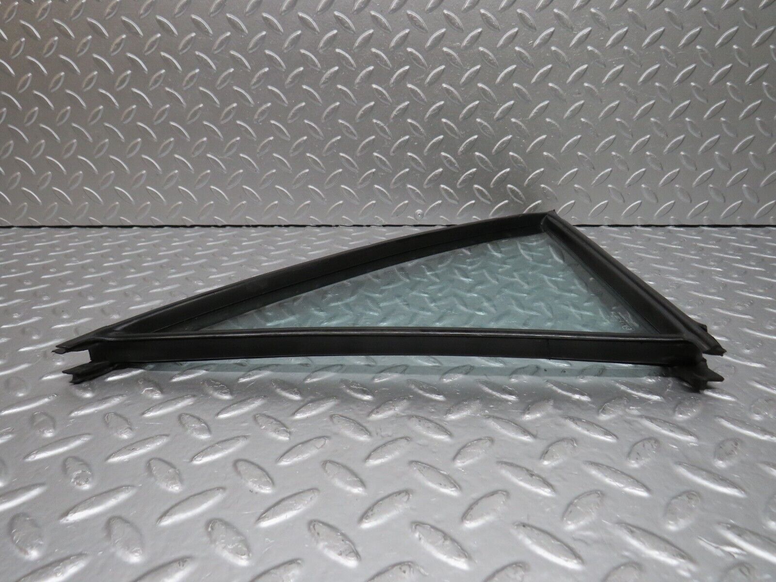 33141 Mercedes-Benz W126 Rear Left Quarter Window Glass 1267350124