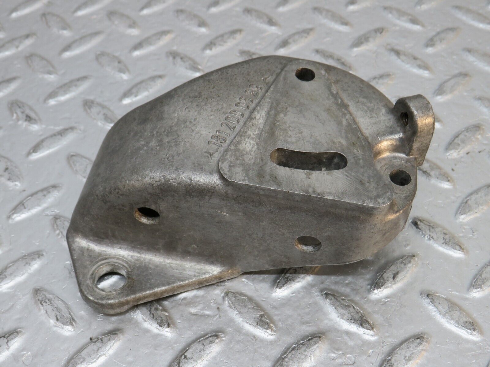 0332 Mercedes-Benz W120 180D Ponton Adjuster Block Support 1812000539