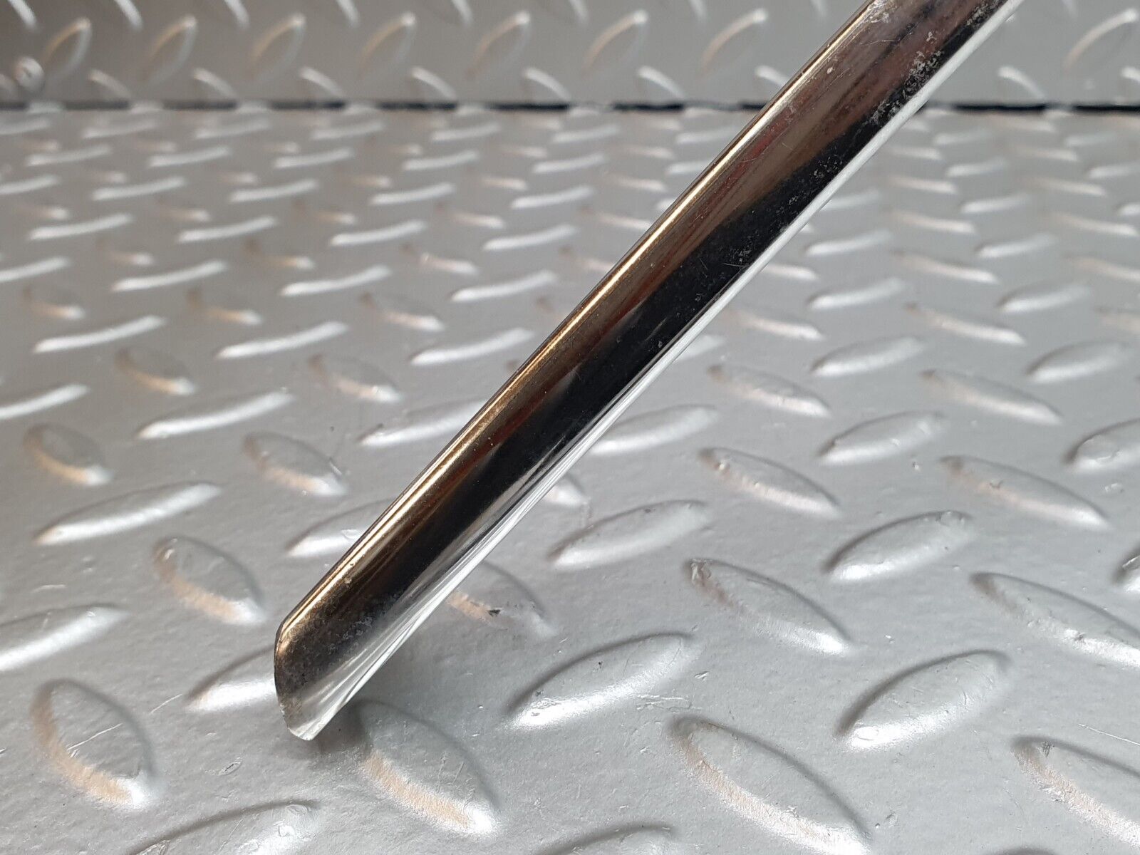 41262 Mercedes-Benz W126 300SE Roof Chrome Trim Left Side