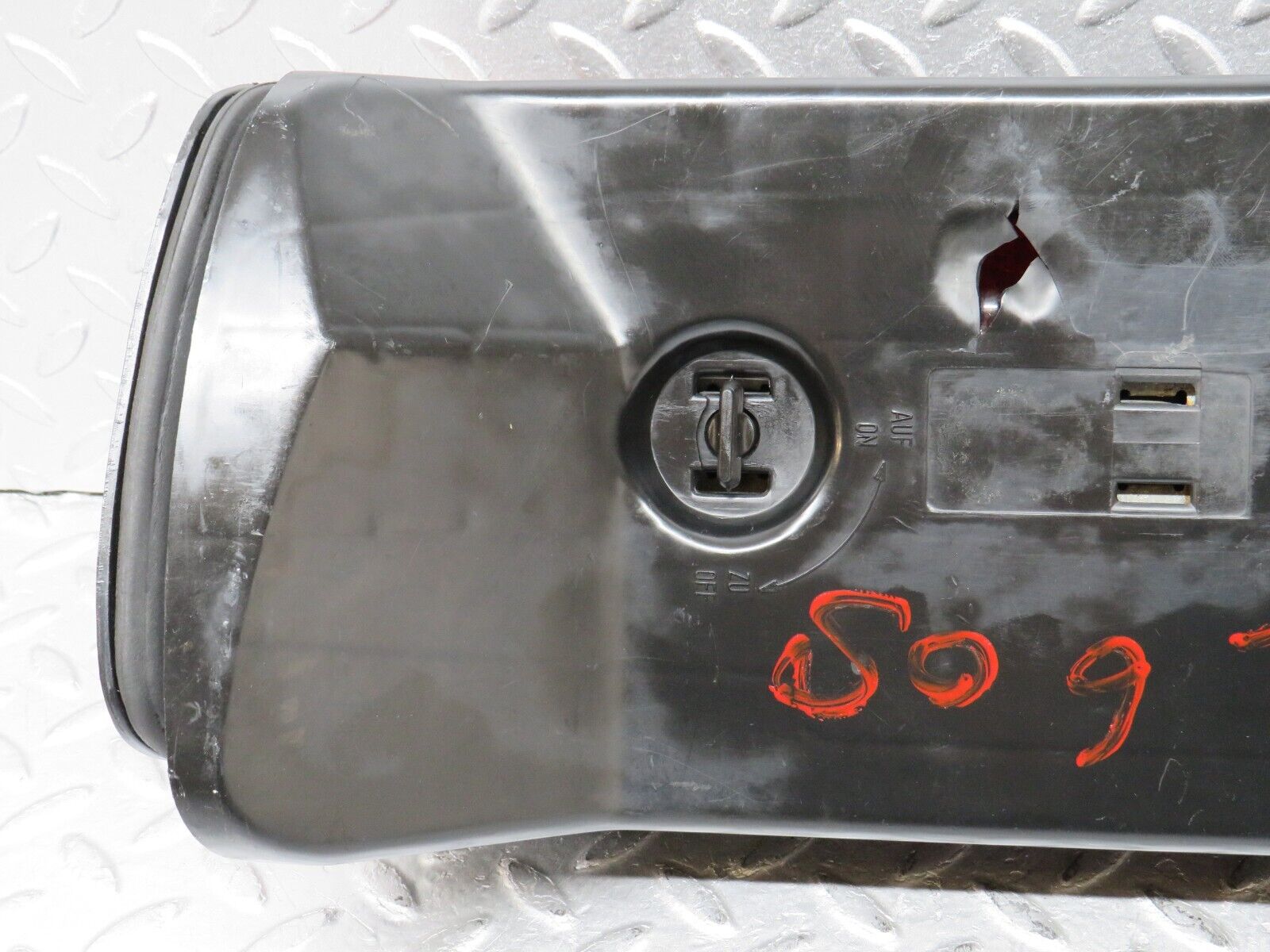 36191 Mercedes-Benz W126 420SE Tail Light & Bulb Holder Right Side 22072