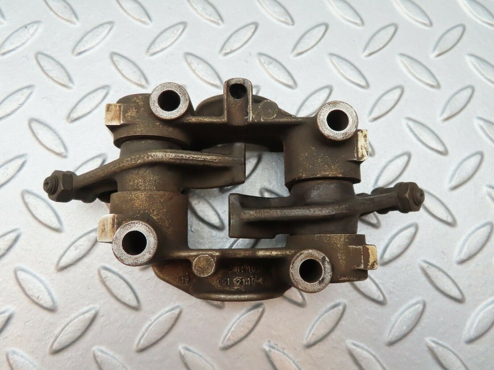 3890 Mercedes-Benz S123 200T Wagon Rocker Arms Camshaft Bearing Block 1020512110