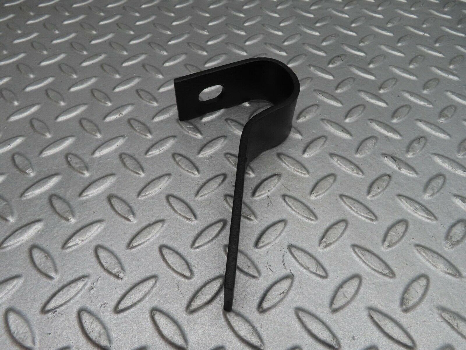 12281 Mercedes-Benz W108 280SE 3.5 Front Bumper Bracket