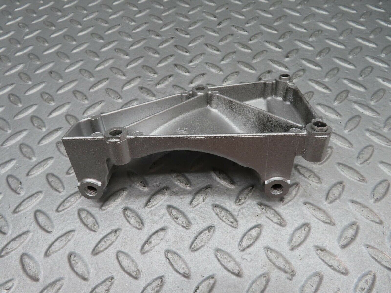 16369 Mercedes-Benz W124 260E Alternator Generator Bracket 1031550435