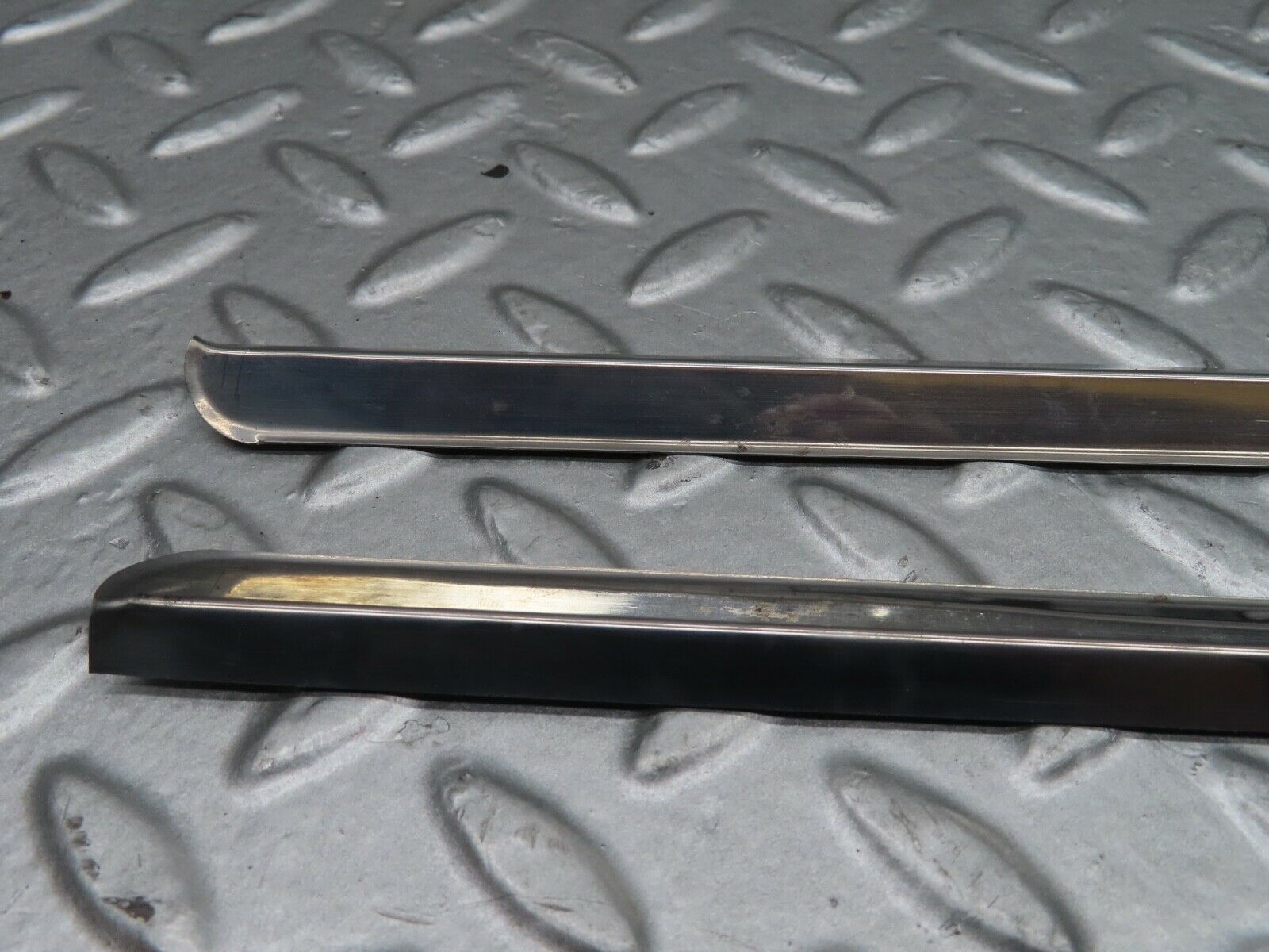 20823 Mercedes-Benz W114 250CE Coupe Sunroof Chrome Trim Set