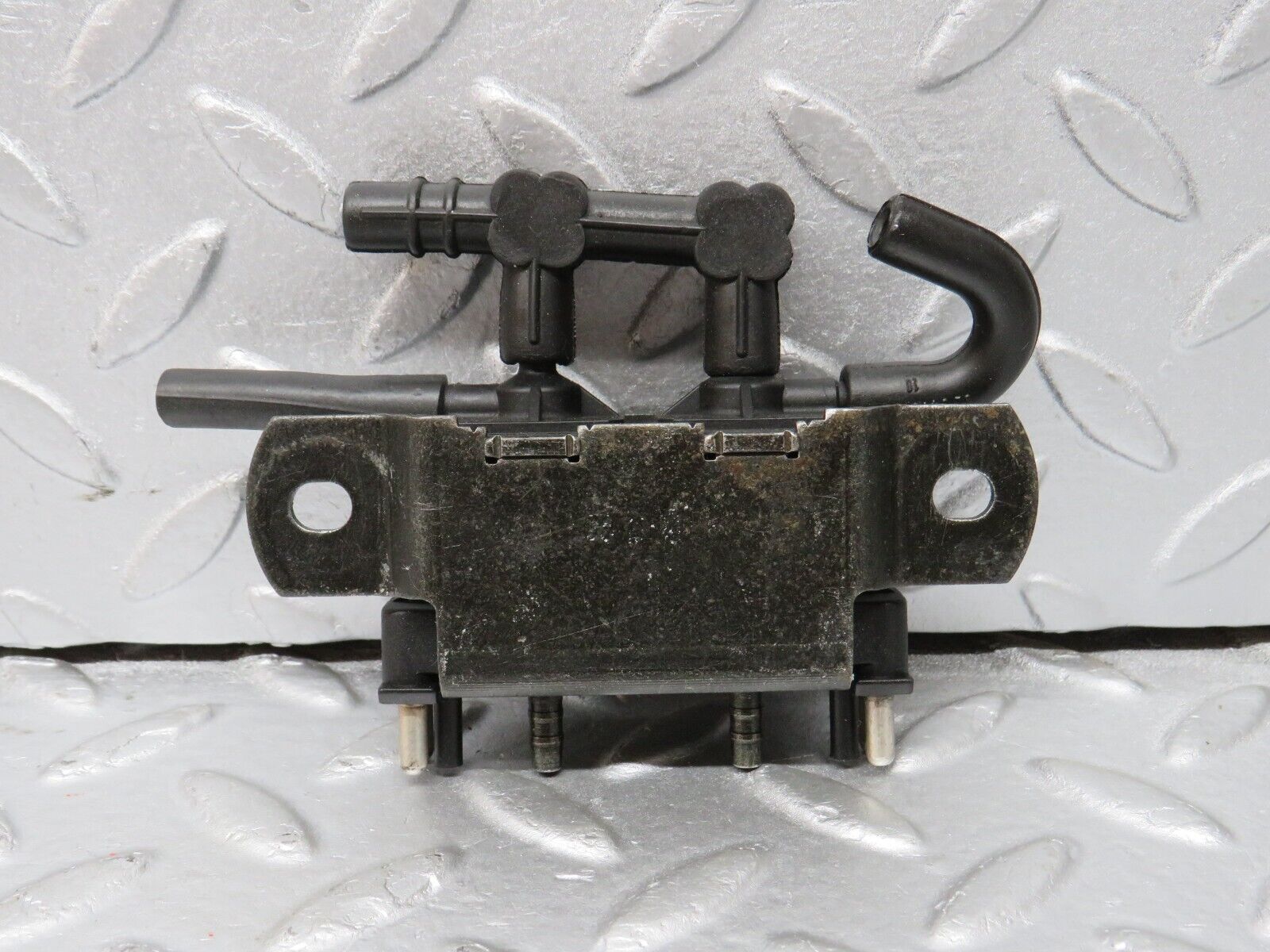 39698 Mercedes-Benz R129 320SL Coupe Solenoid Vacuum Valve 0025400097