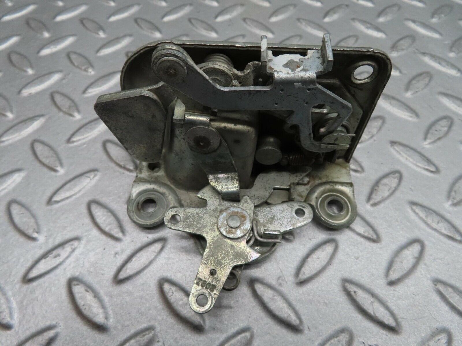 12286 Mercedes-Benz W108 280SE 3.5 Front Left Door Lock Mechanism