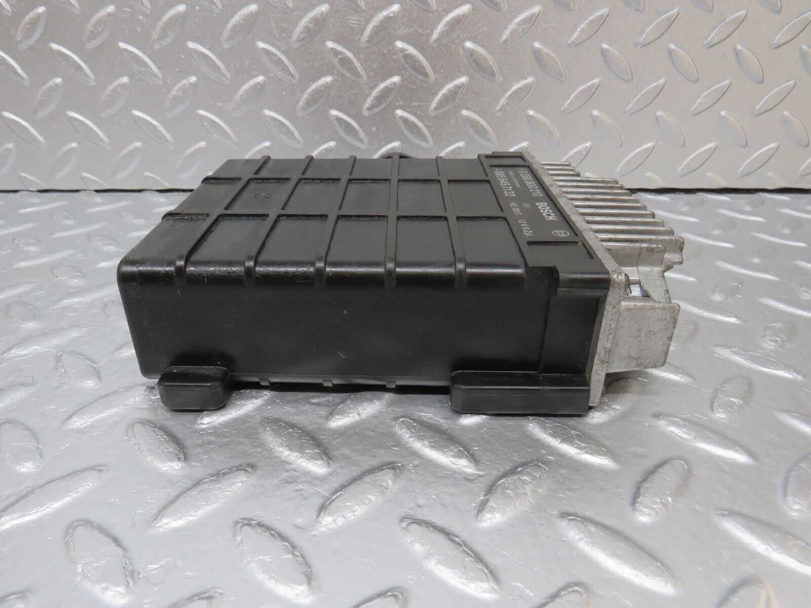 33974 Mercedes-Benz W124 260E Engine Control Unit Bosch 0280800210 0055457132