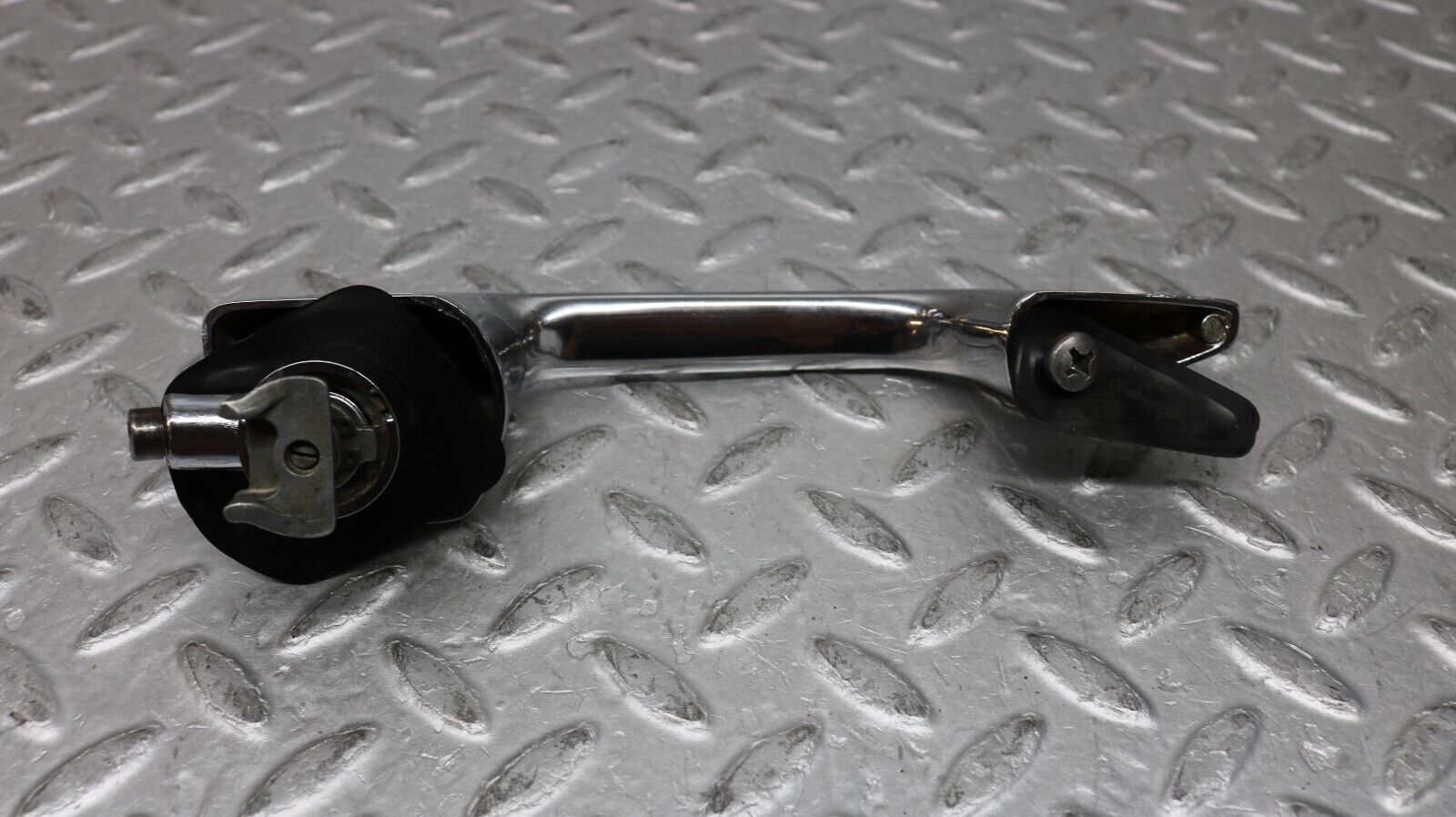 37276 Mercedes-Benz W109 300SEL Front Left Door Handle No Key 1087661301