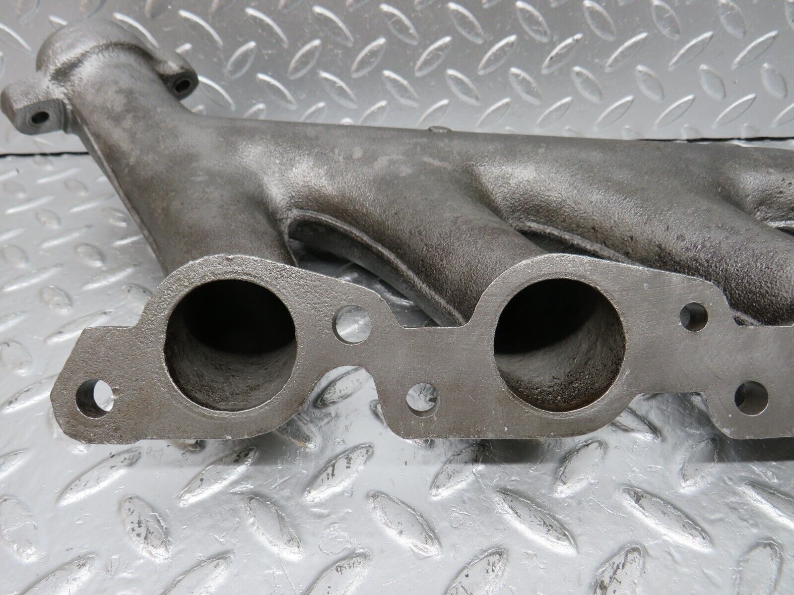 33107 Mercedes-Benz W124 200D Exhaust Manifold 6011420301