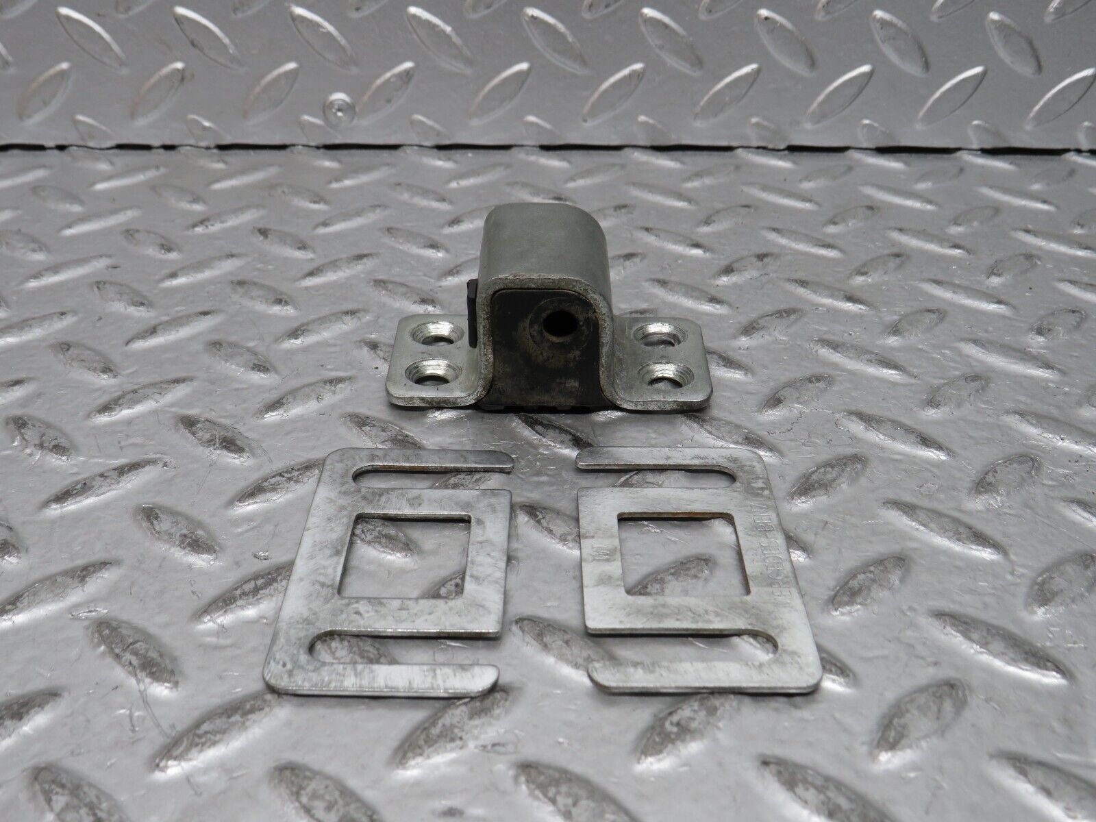 28306 Mercedes-Benz S123 240D Wagon Door Lock Latch Front Right