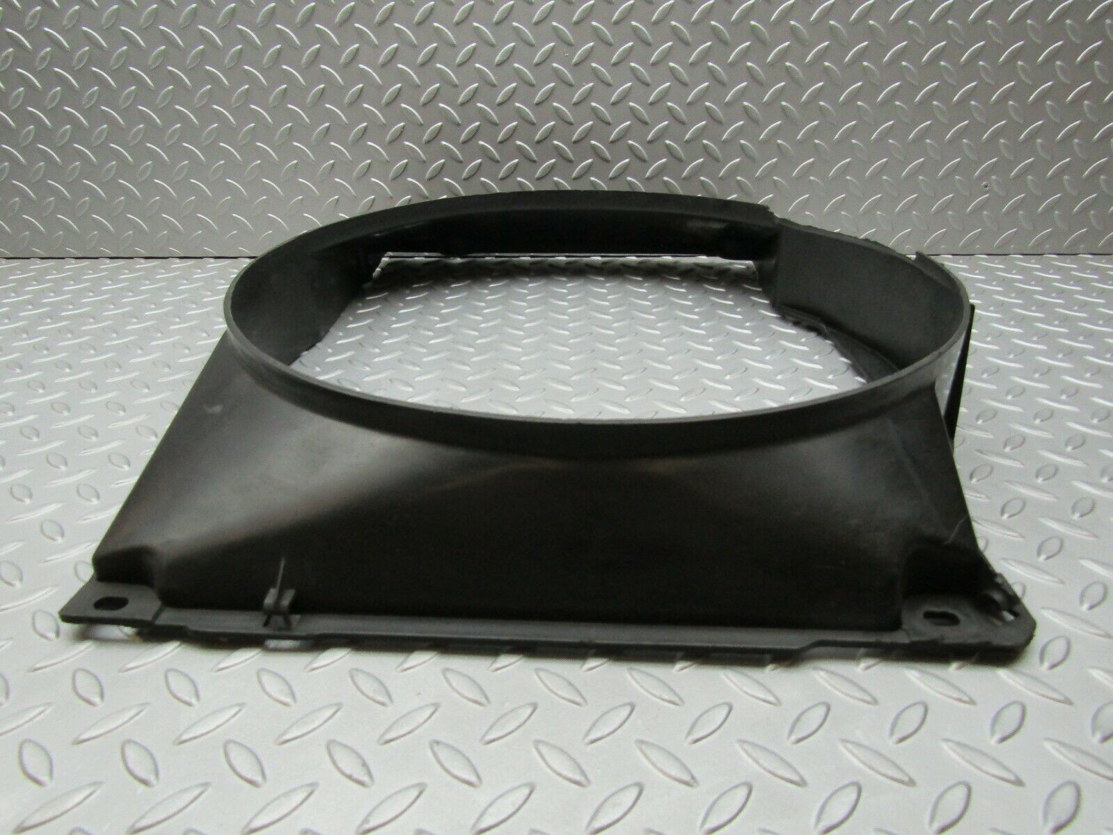 3288 Mercedes-Benz W115 220D Radiator Fan Shroud Fan Cover 1155050355