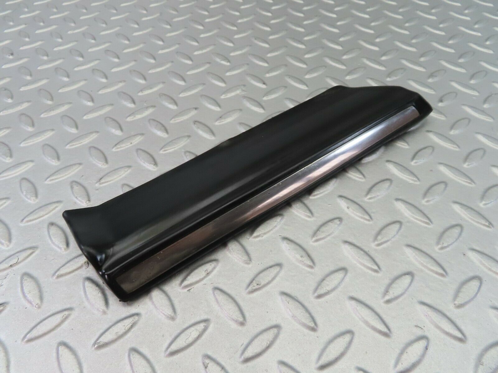 7505 Mercedes-Benz S123 230TE Wagon Front Left Fender Wing Lower Trim