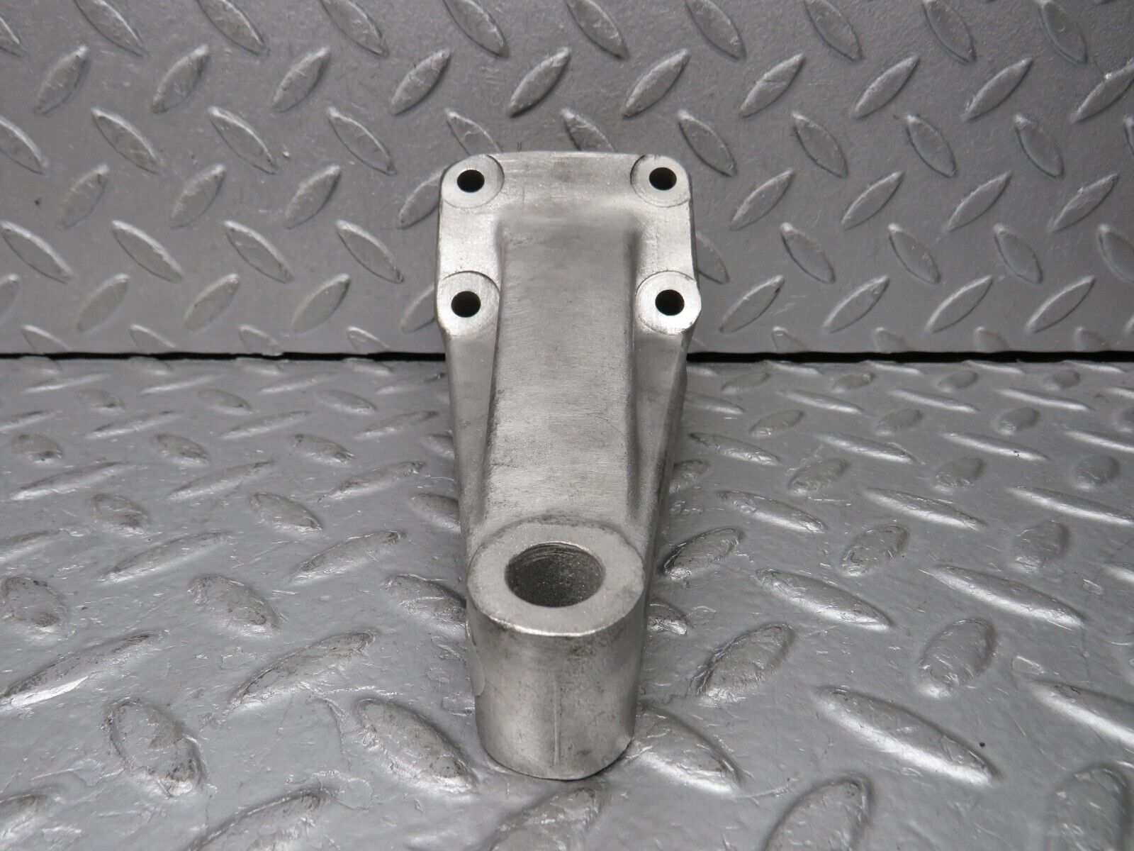 37616 Mercedes-Benz W109 300SEL Engine Mount Bracket Right Side 1162231304