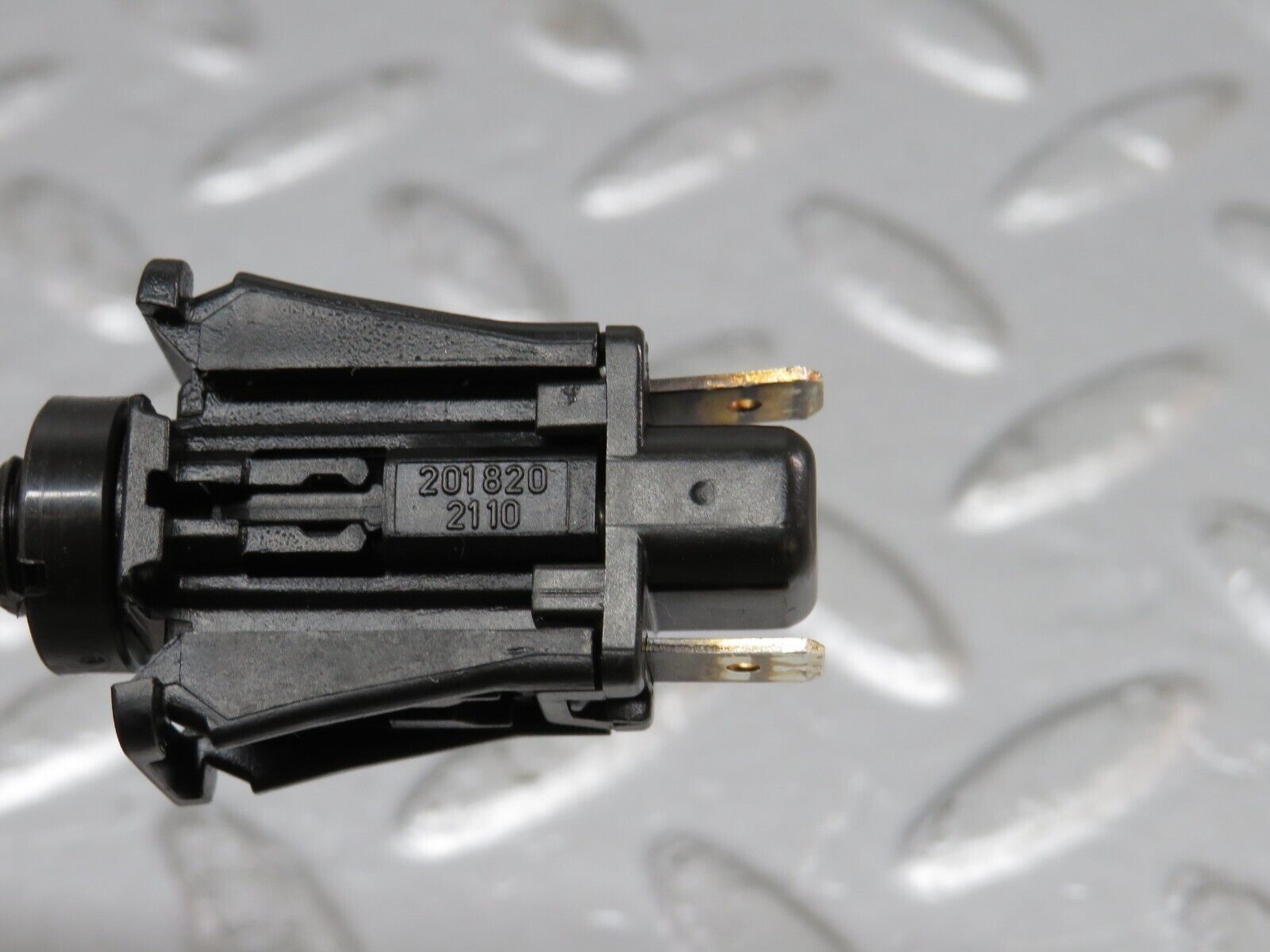 33875 Mercedes-Benz W201 190E 2.0L Glove Box Door Contact Switch 2018202110