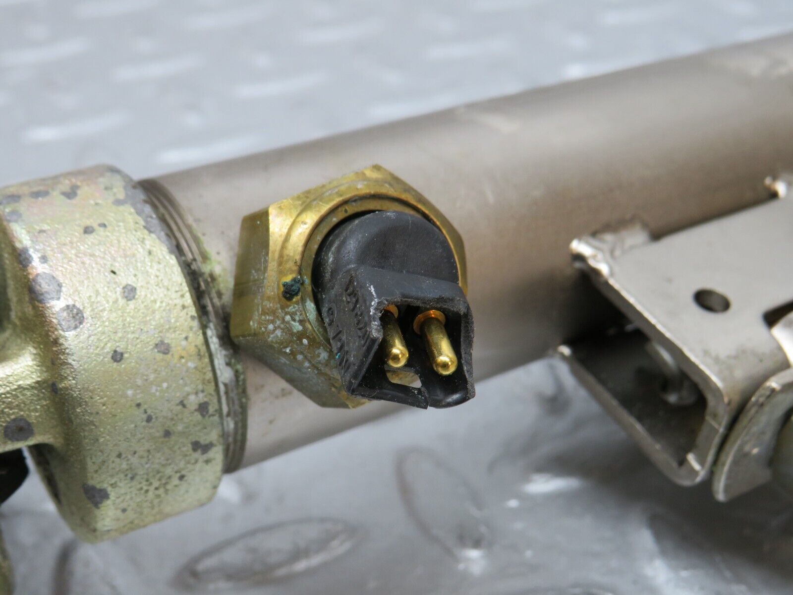 38500 Mercedes-Benz R129 280SL Coupe Roll Bar Hydraulic Cylinder Left 1298600335