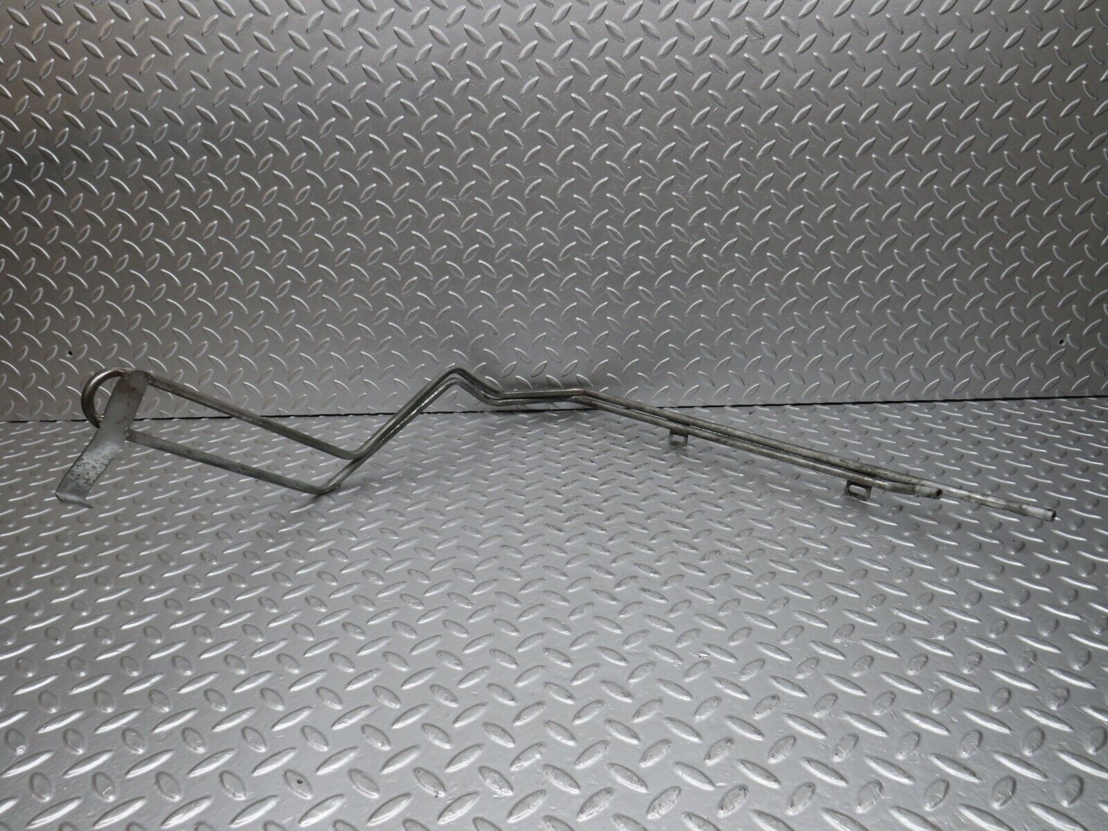 32718 Mercedes-Benz S124 300TE Wagon Oil Cooling Pipe