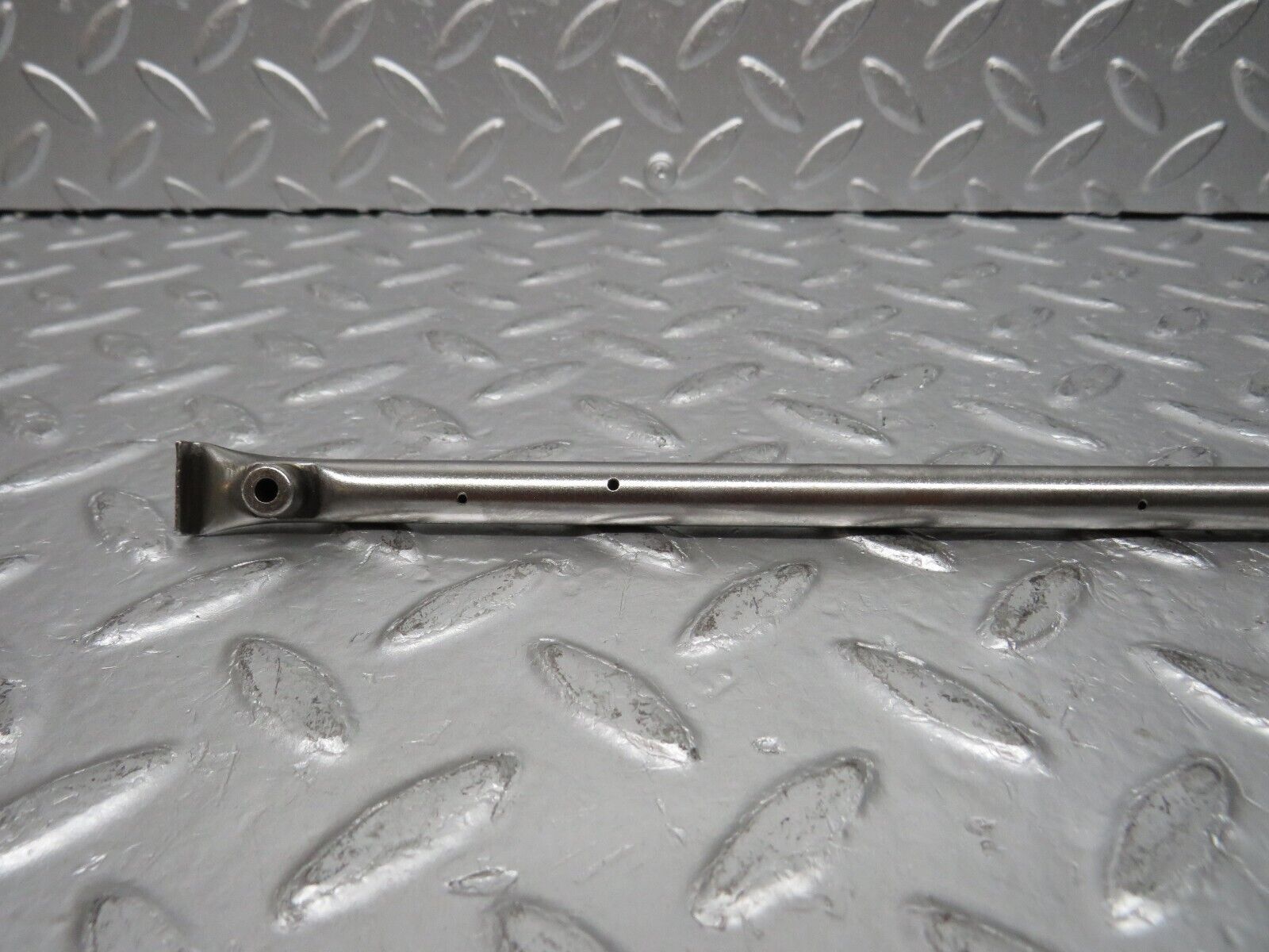 30879 Mercedes-Benz W201 190E 2.0L Camshaft Oil Tube