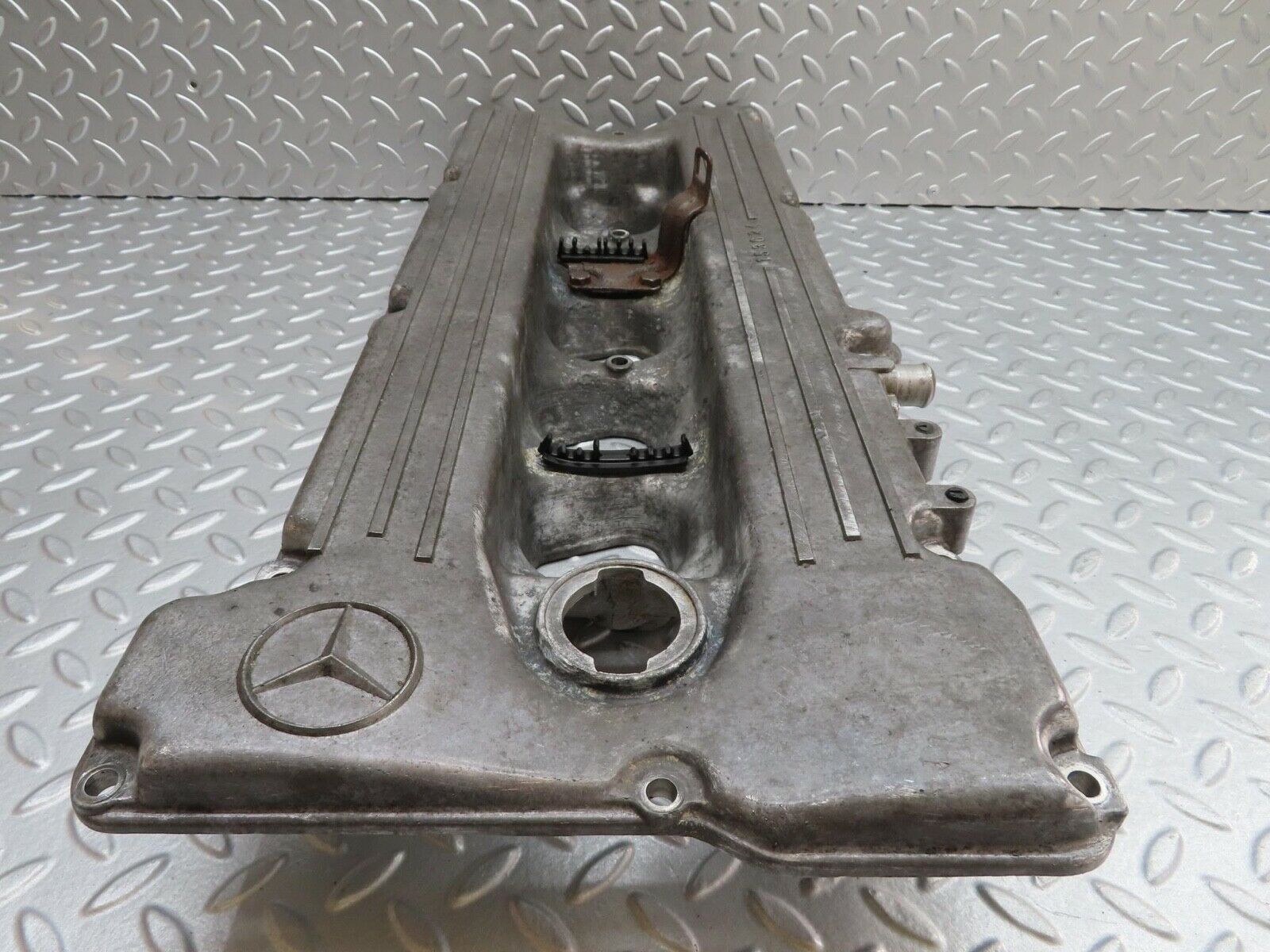 16073 Mercedes-Benz W123 280E Cylinder Head Valve Cover 1100160905