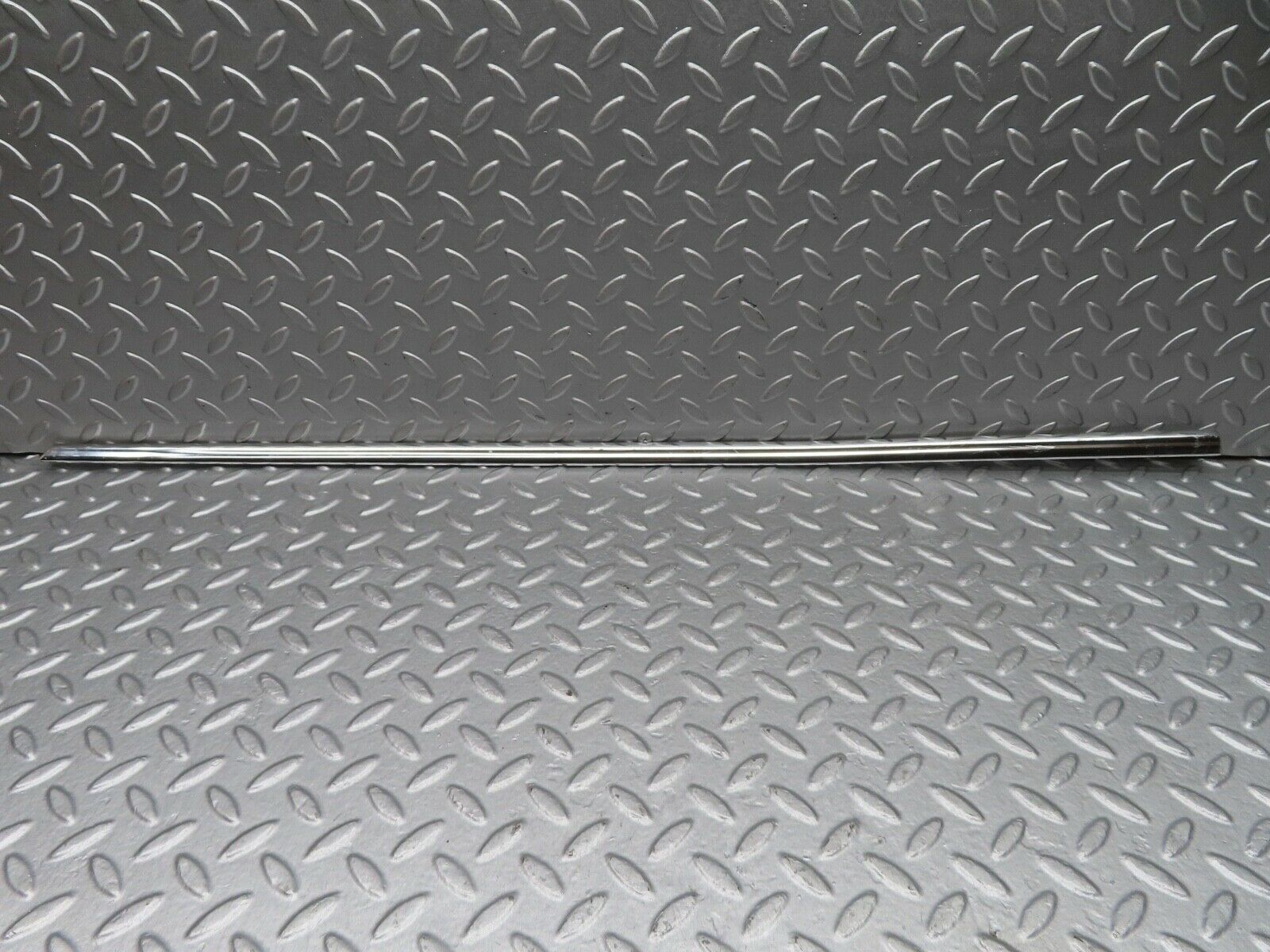 18140 Mercedes-Benz W123 200 Front Left Door Chrome Moulding Trim