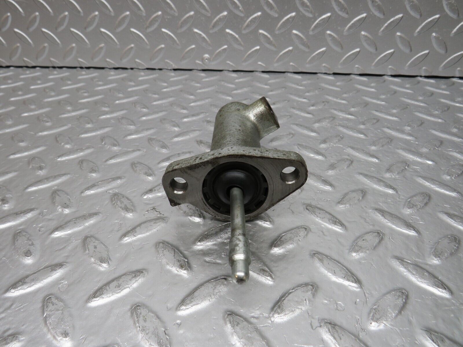 31349 Mercedes-Benz S124 220TE Wagon Clutch Master Cylinder