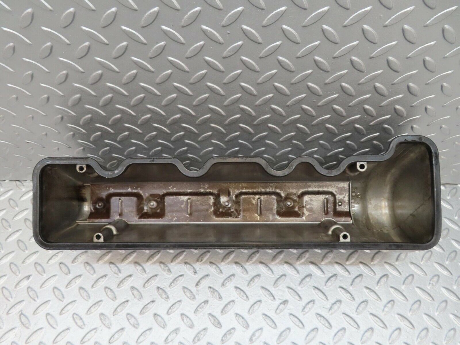 16530 Mercedes-Benz C107 350SLC Coupe Cylinder Head Valve Cover Left 1160161805