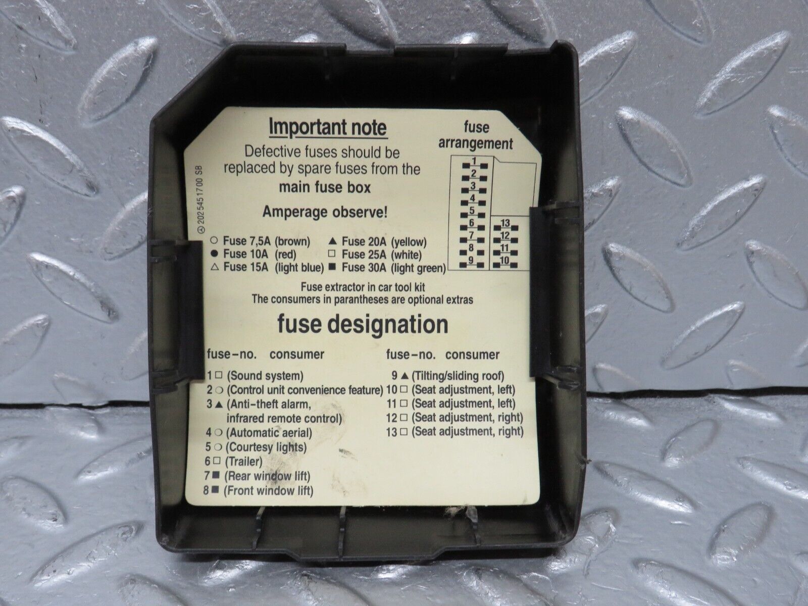 33334 Mercedes-Benz W202 C180 Fuse Box Cover Lid 2025450803 2025451700