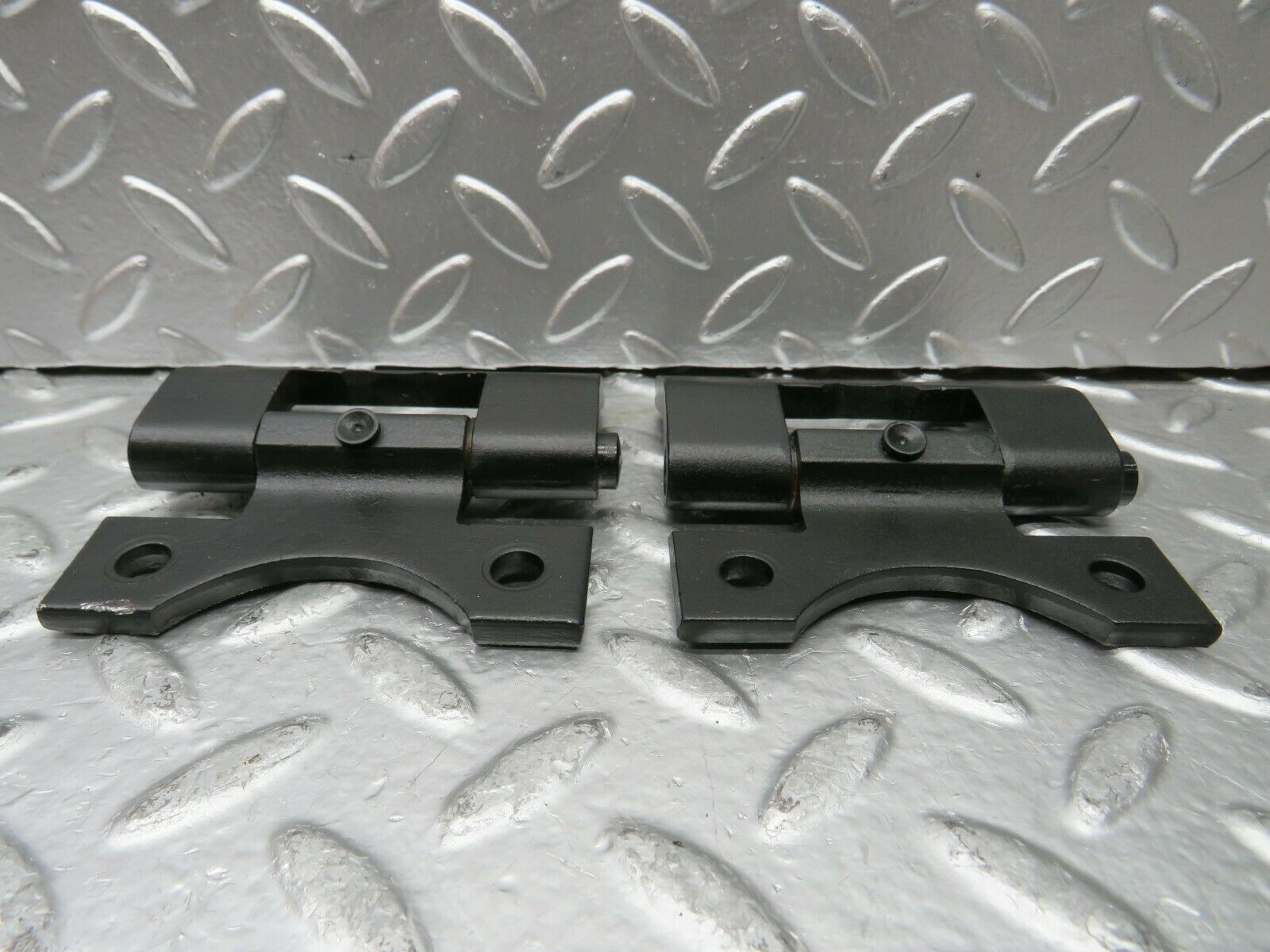 22863 Mercedes-Benz C107 450SLC Coupe Door Hinge Right Pair