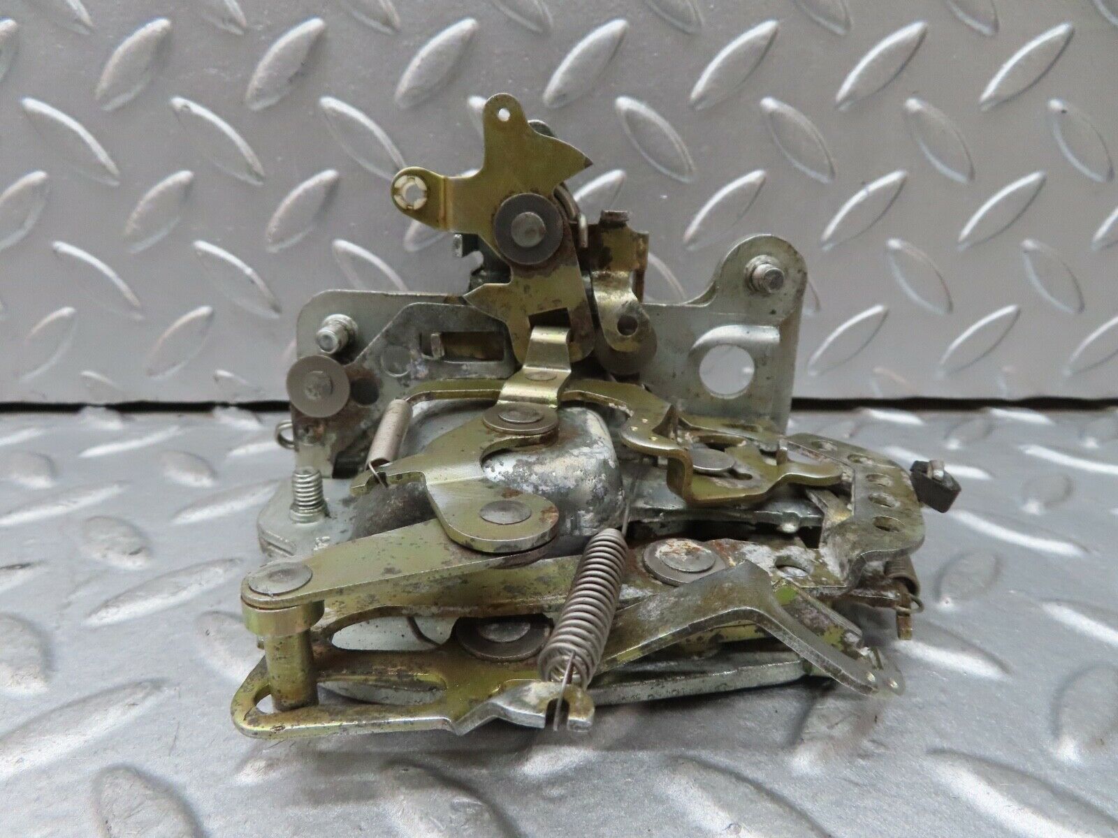 17762 Mercedes-Benz W116 450SEL Rear Right Door Lock Mechanism