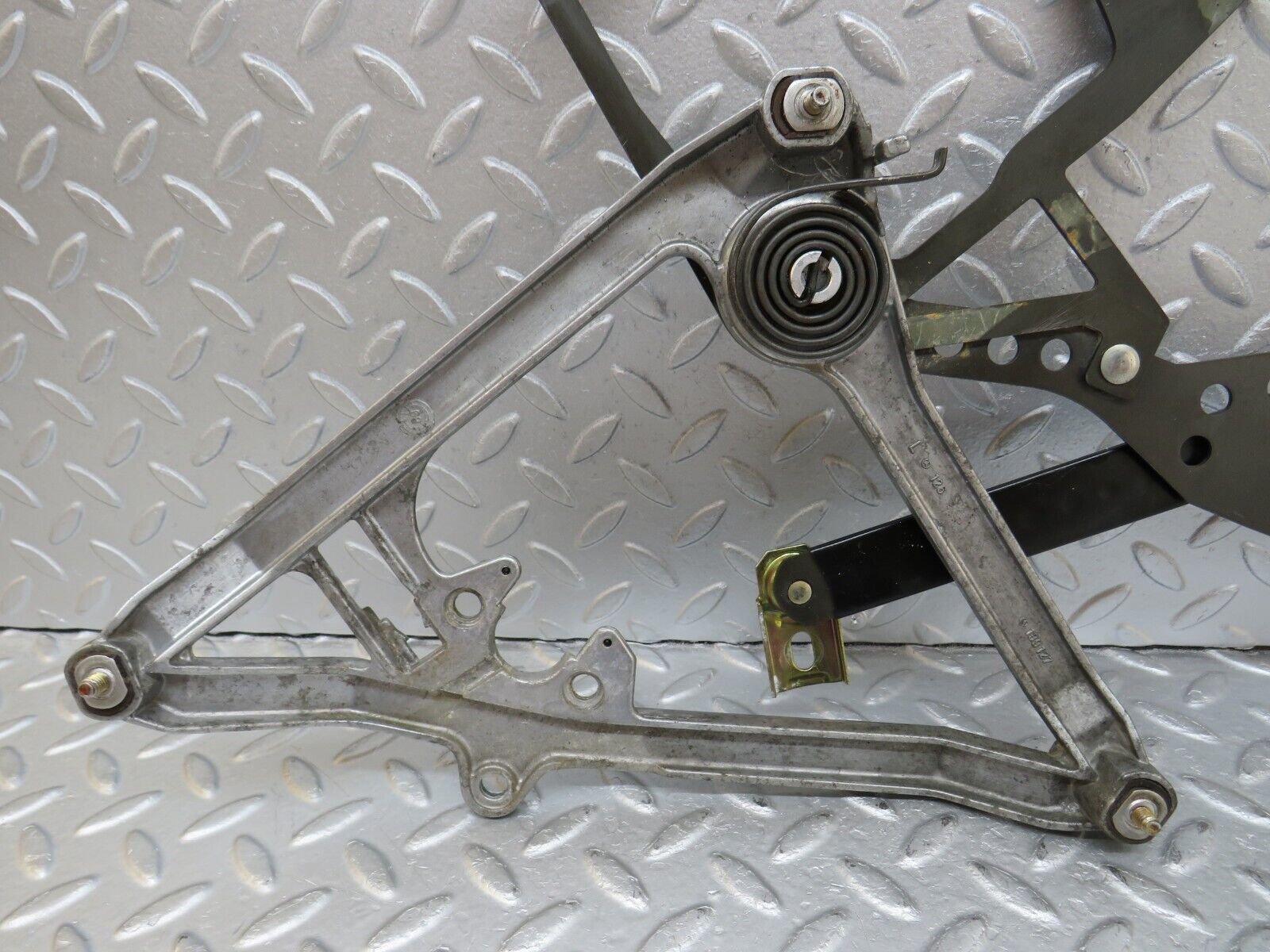 35988 Mercedes-Benz W126 420SE Front Left Power Window Regulator