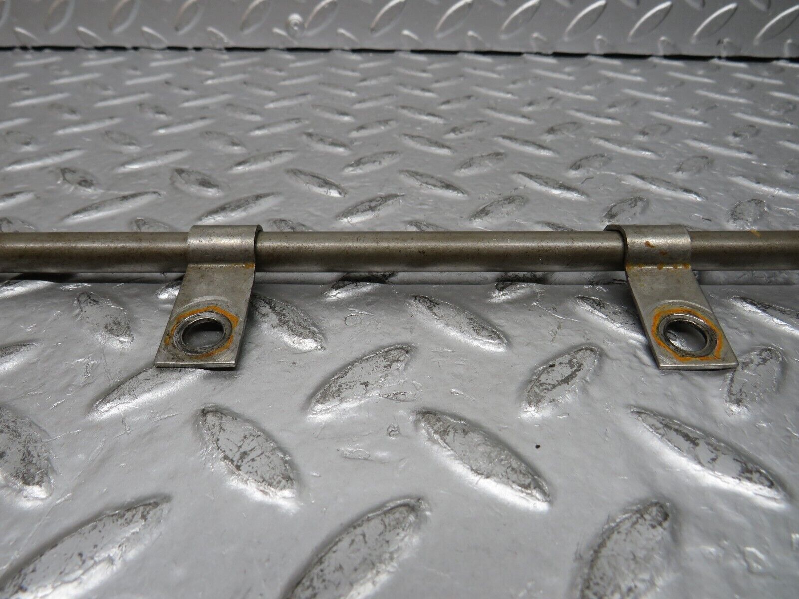 29941 Mercedes-Benz W123 230E Camshaft Oil Tube