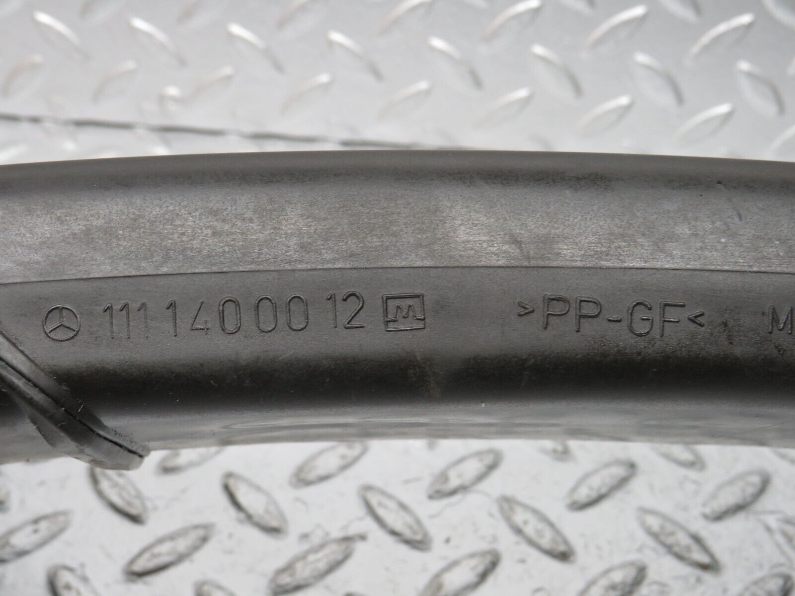 31200 Mercedes-Benz S124 220TE Wagon Air Intake Pipe 1141400012 1110940091