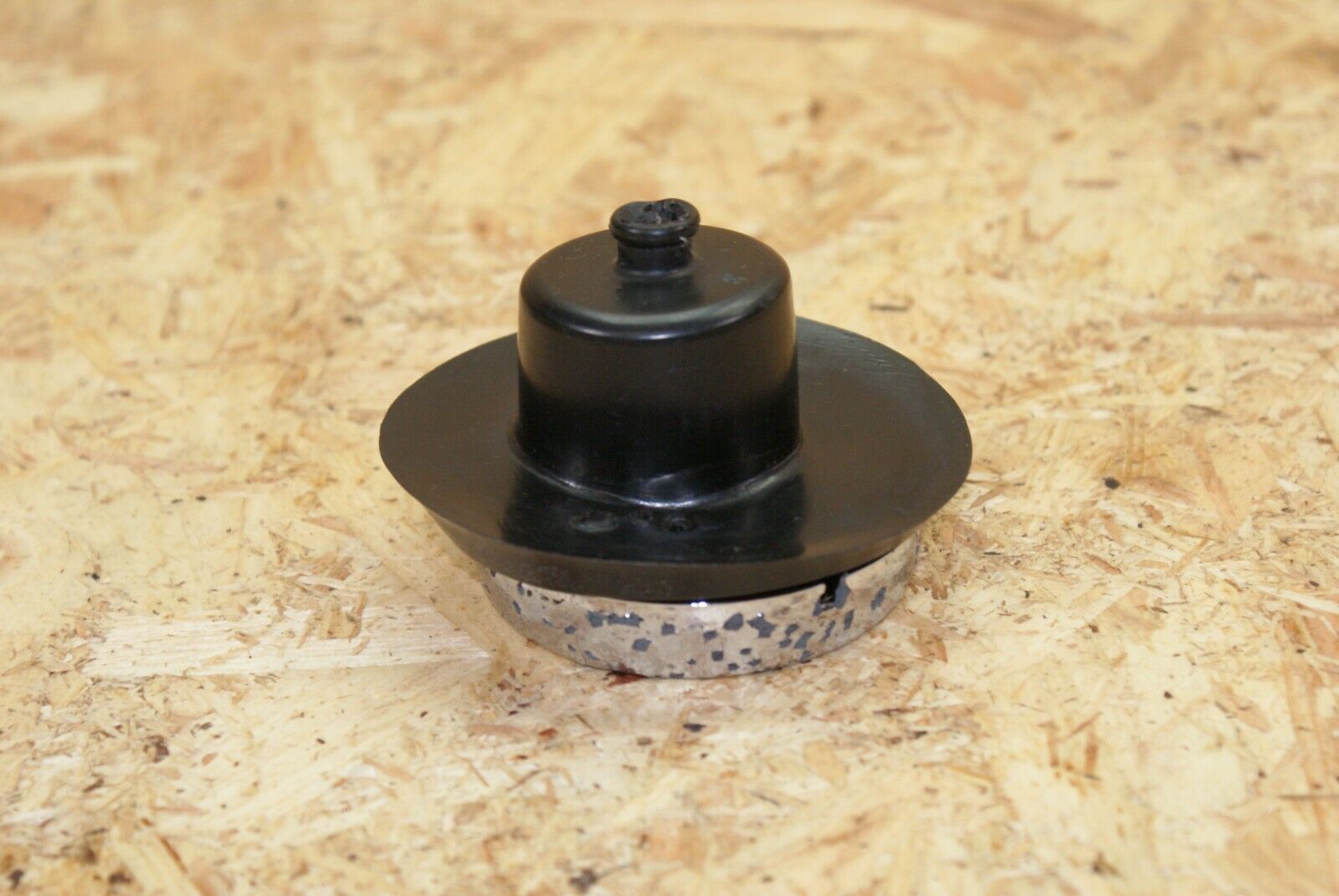 2291 Mercedes-Benz W105 219 PONTON Turn Signal Light Housing With Rubber