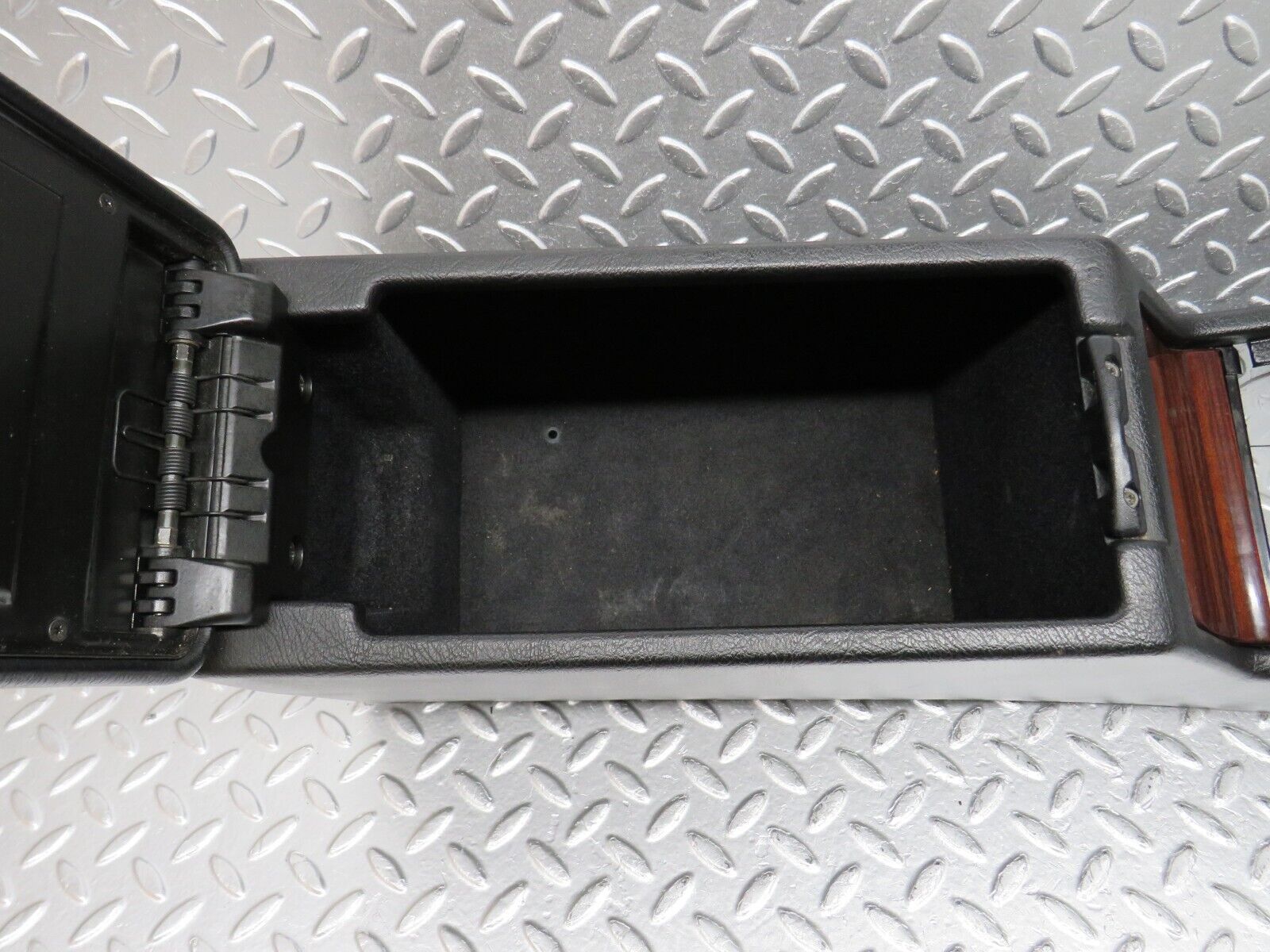 33343 Mercedes-Benz W202 C180 Centre Console Armrest Black 2026800279