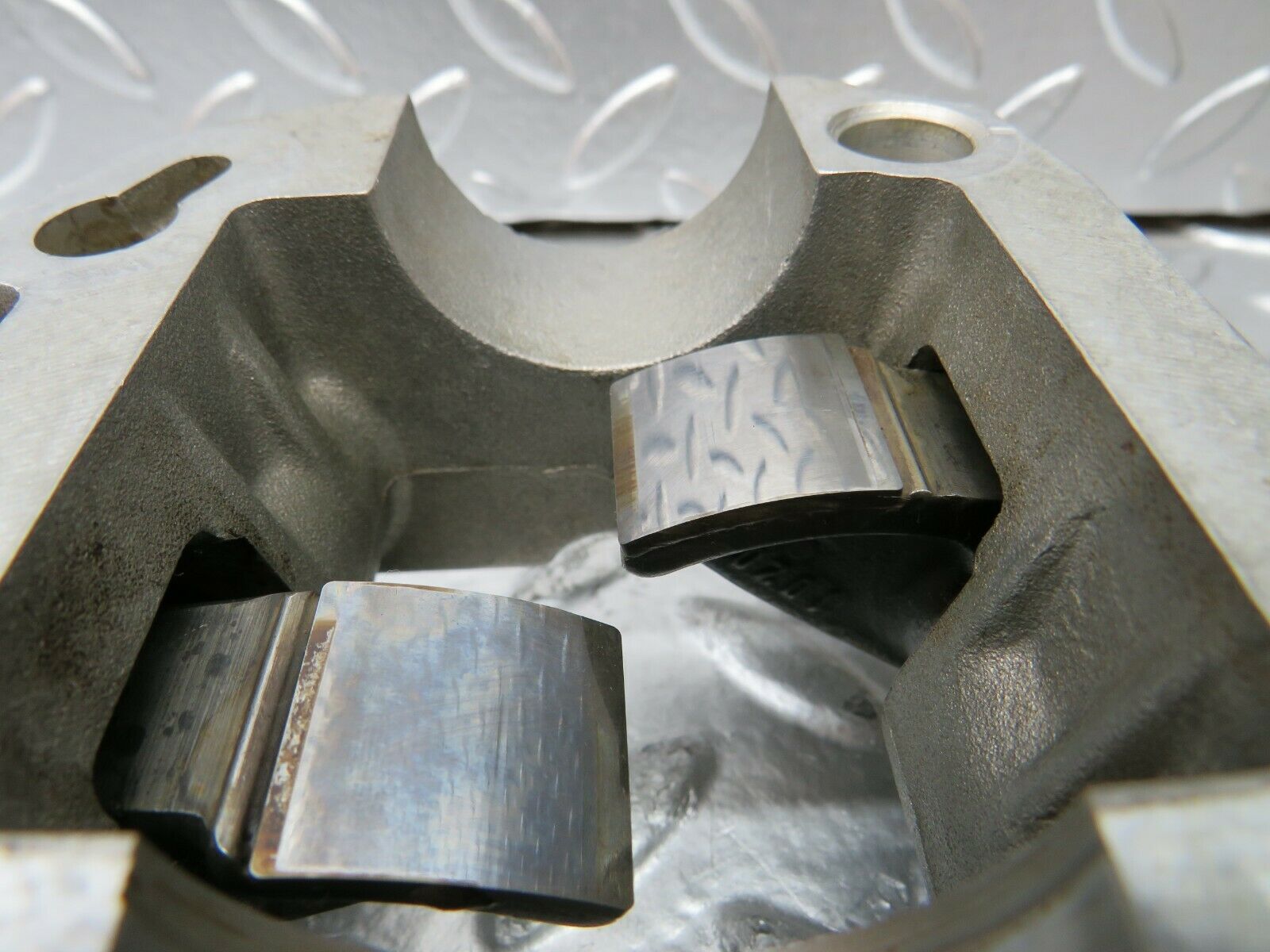 23073 Mercedes-Benz C123 230CE Coupe Rocker Arms Camshaft Bearing Block 1020512110