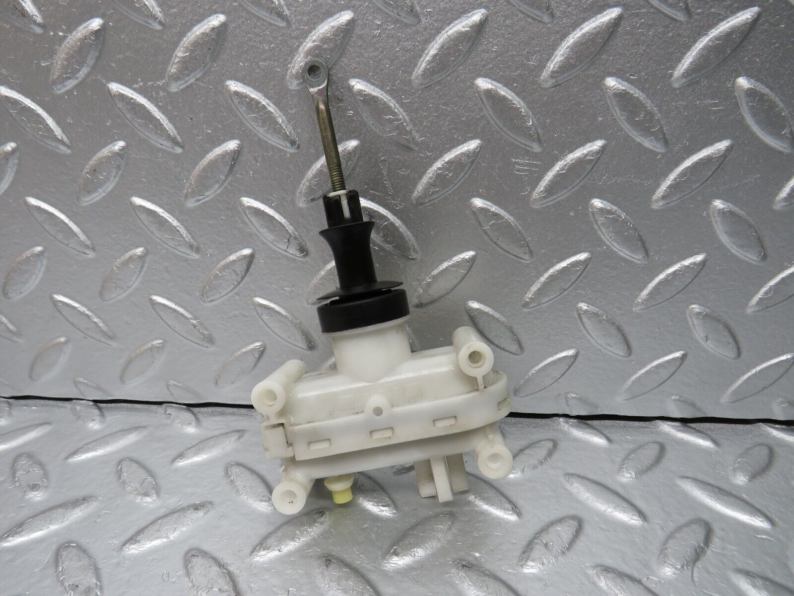 31397 Mercedes-Benz S124 220TE Door Lock Vacuum Actuator Hella Rear Right