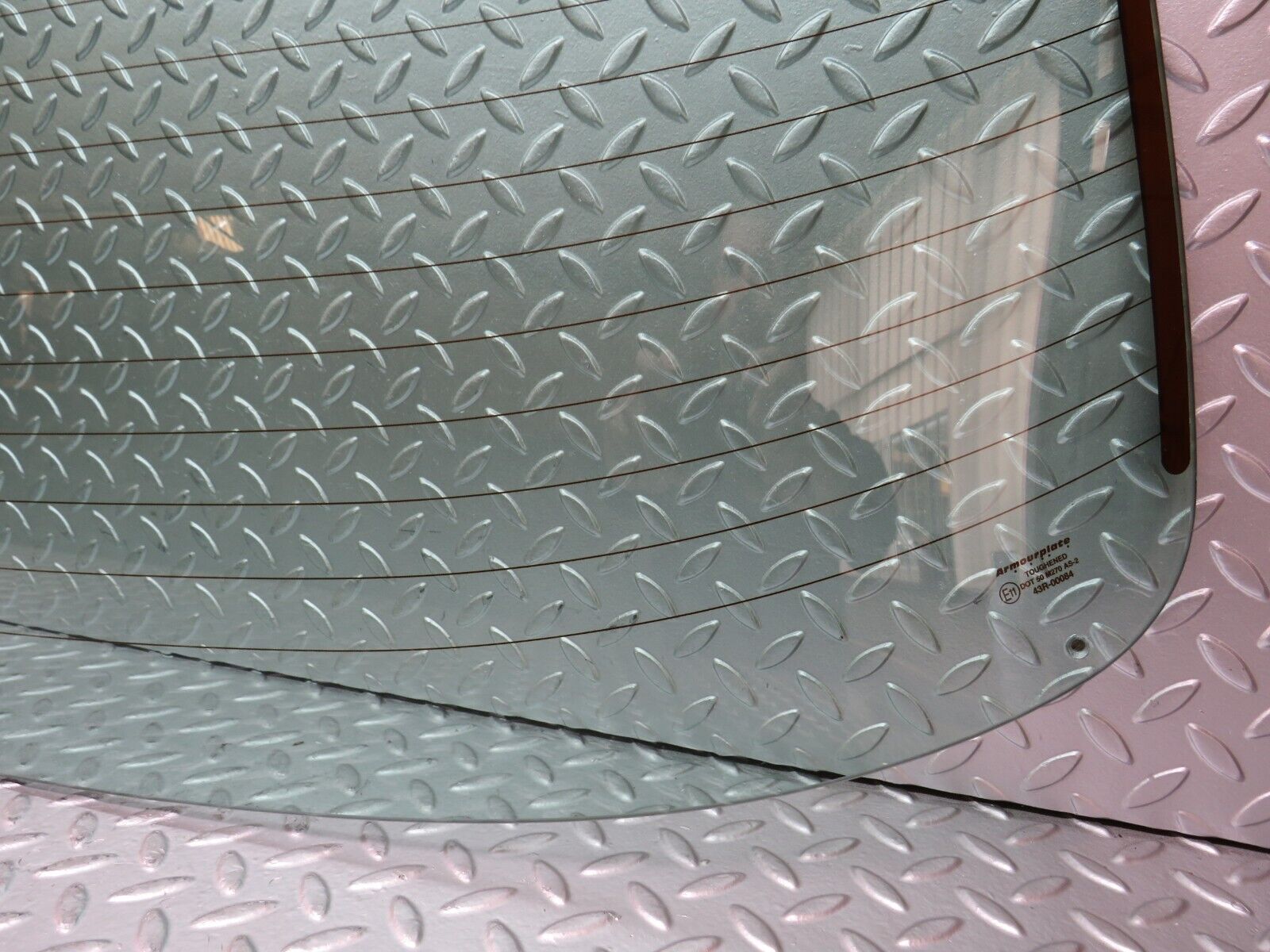 27339 Mercedes-Benz W123 280E Rear Heated Windscreen Glass