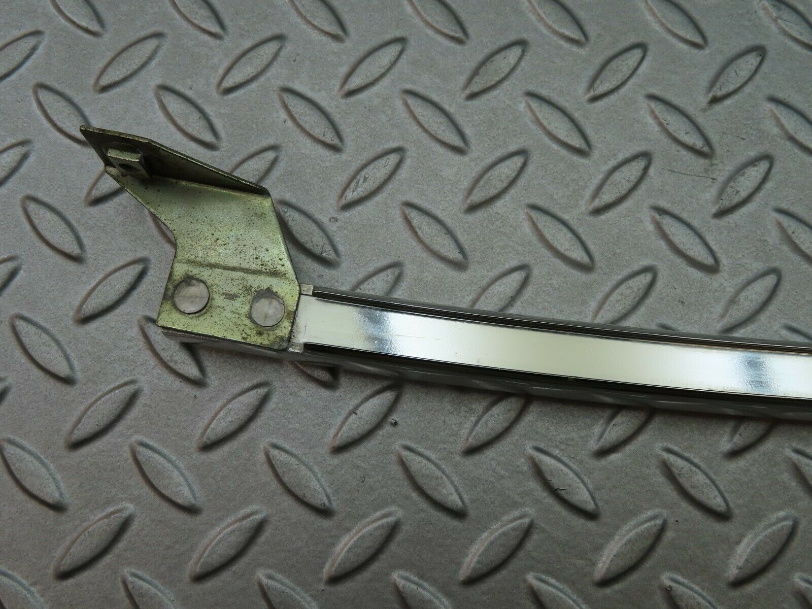 6135 Mercedes-Benz W126 380SE Rear Right Chrome Window Channel 1267300219