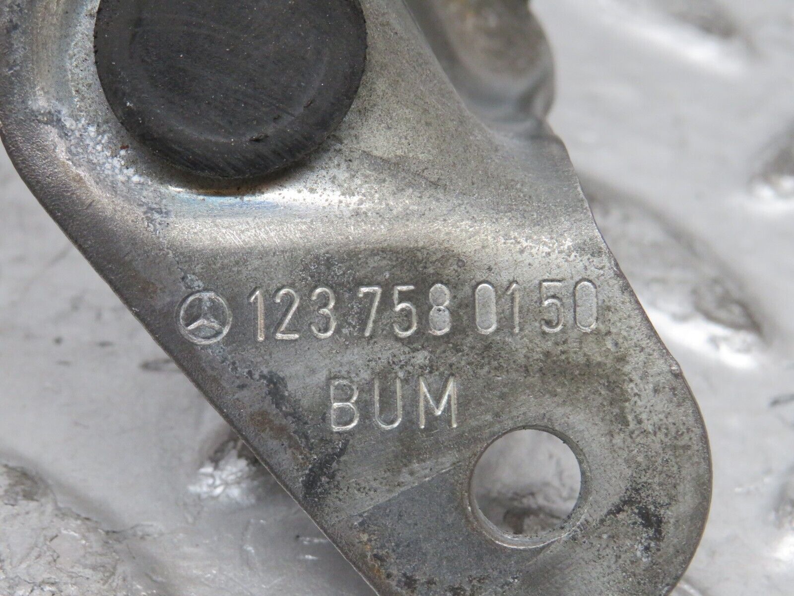 27877 Mercedes-Benz W123 280E Trunk Lock Latch 1237580150