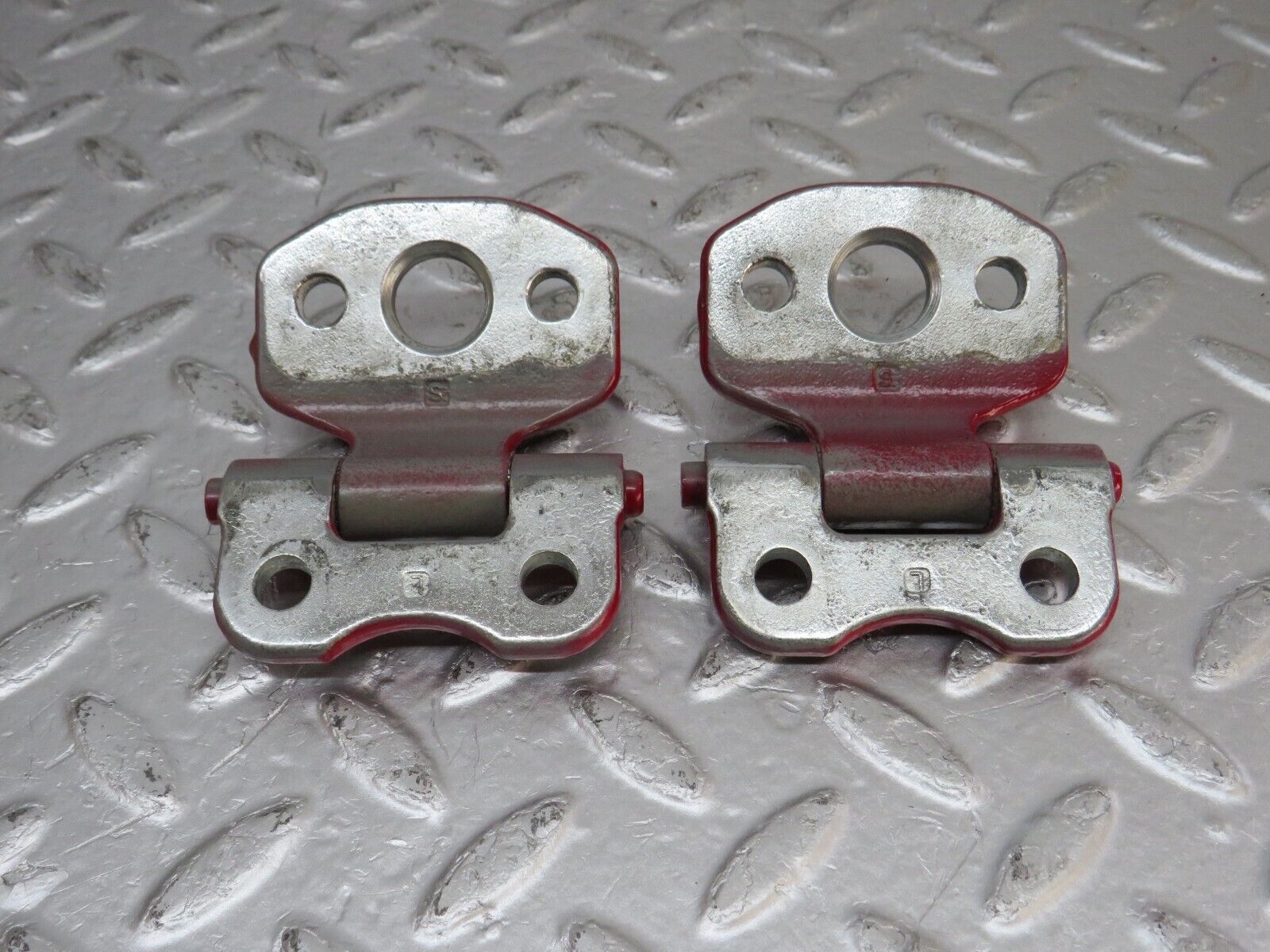 33371 Mercedes-Benz W202 C180 Front Door Hinge Left