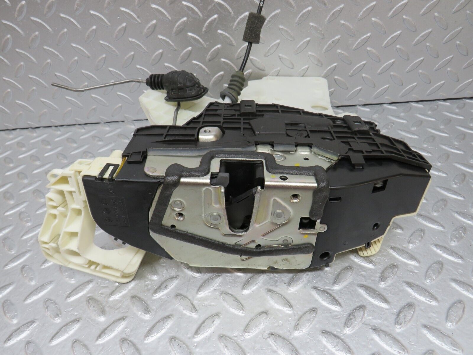 35234 Mercedes-Benz W221 Front Left Door Lock Mechanism 2217202735