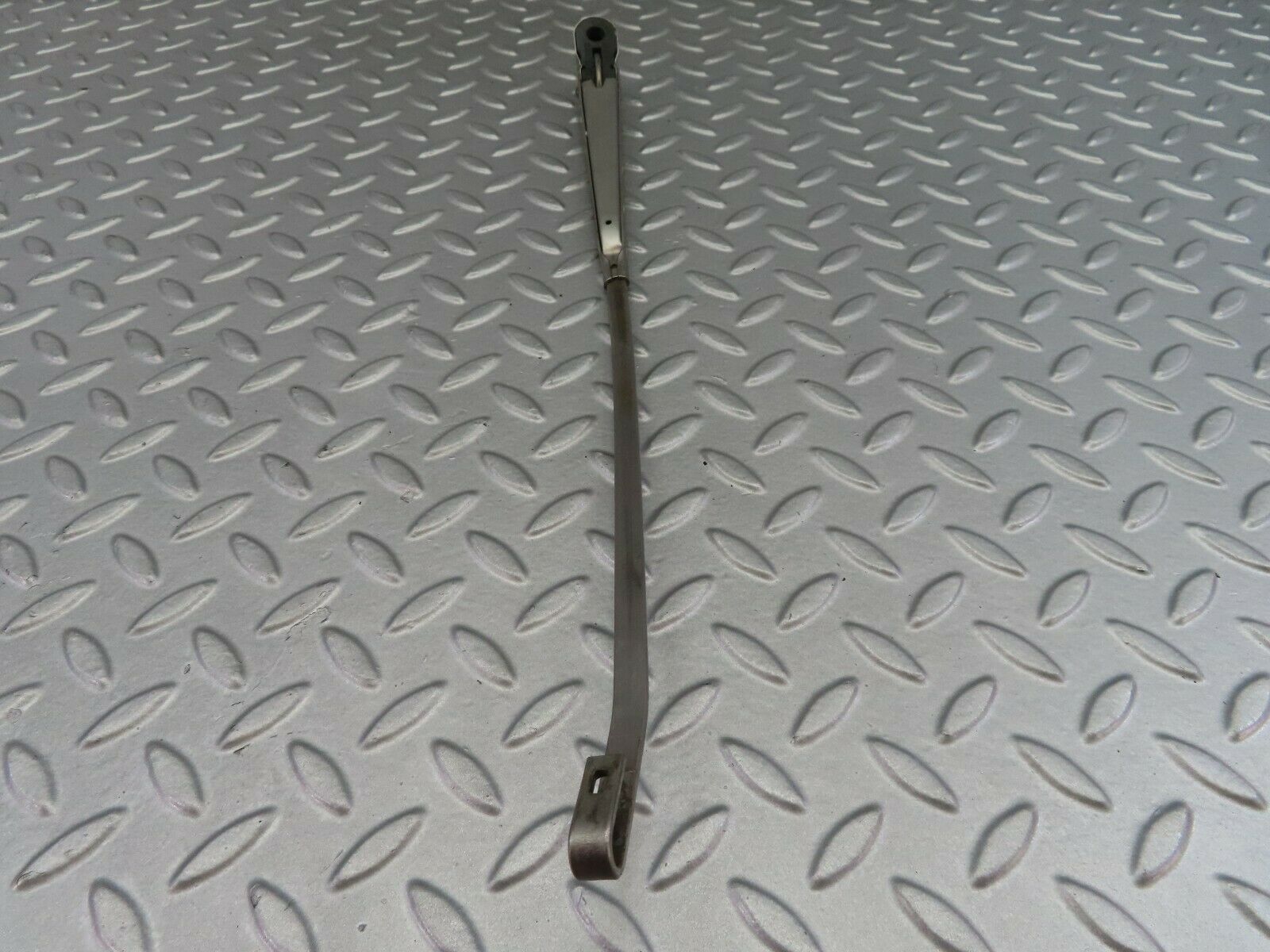 7341 Mercedes-Benz W116 450SE Wiper Arm Bosch Left 3399990553