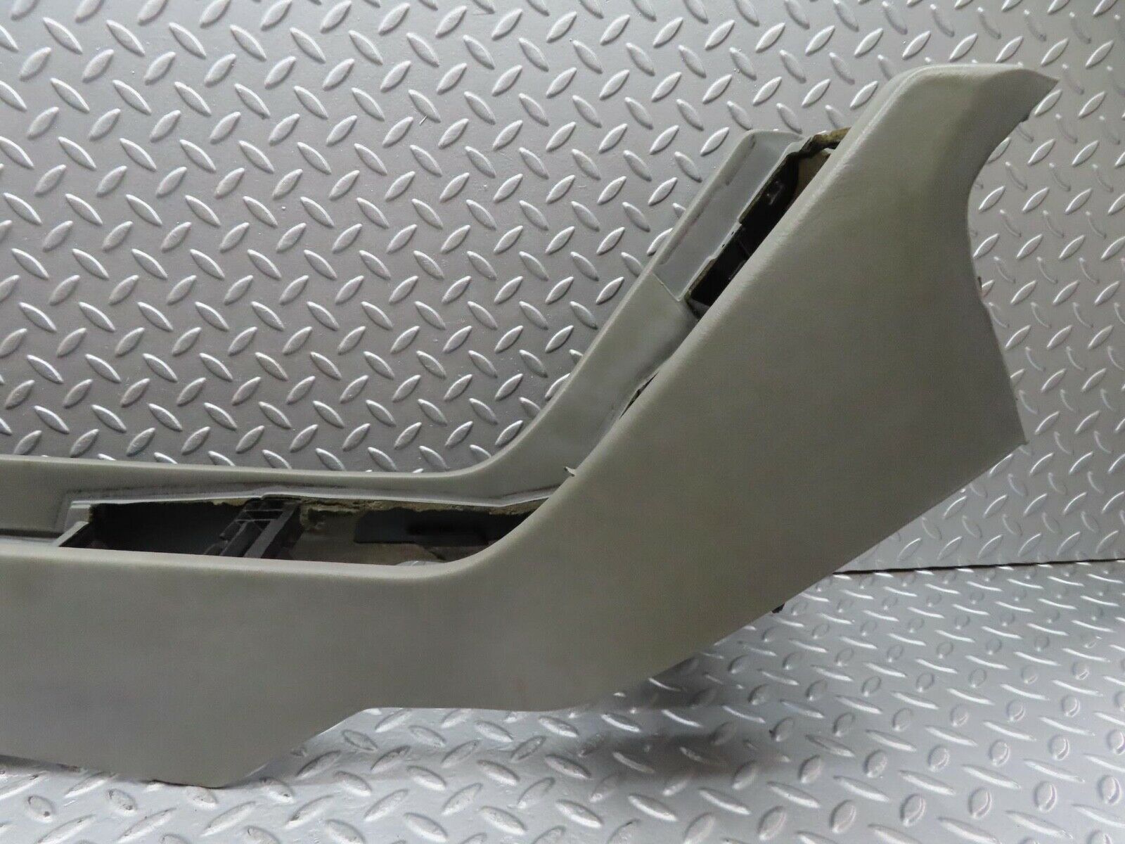 16200 Mercedes-Benz W124 260E Centre Console