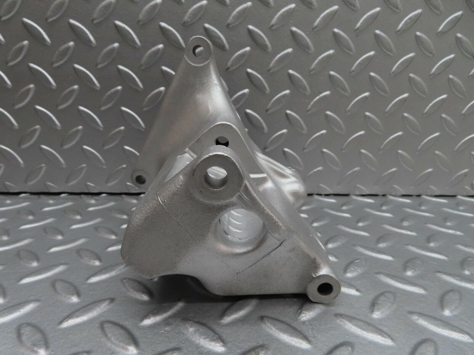 14362 Mercedes-Benz W116 350SE Alternator Generator Bracket 1161551135