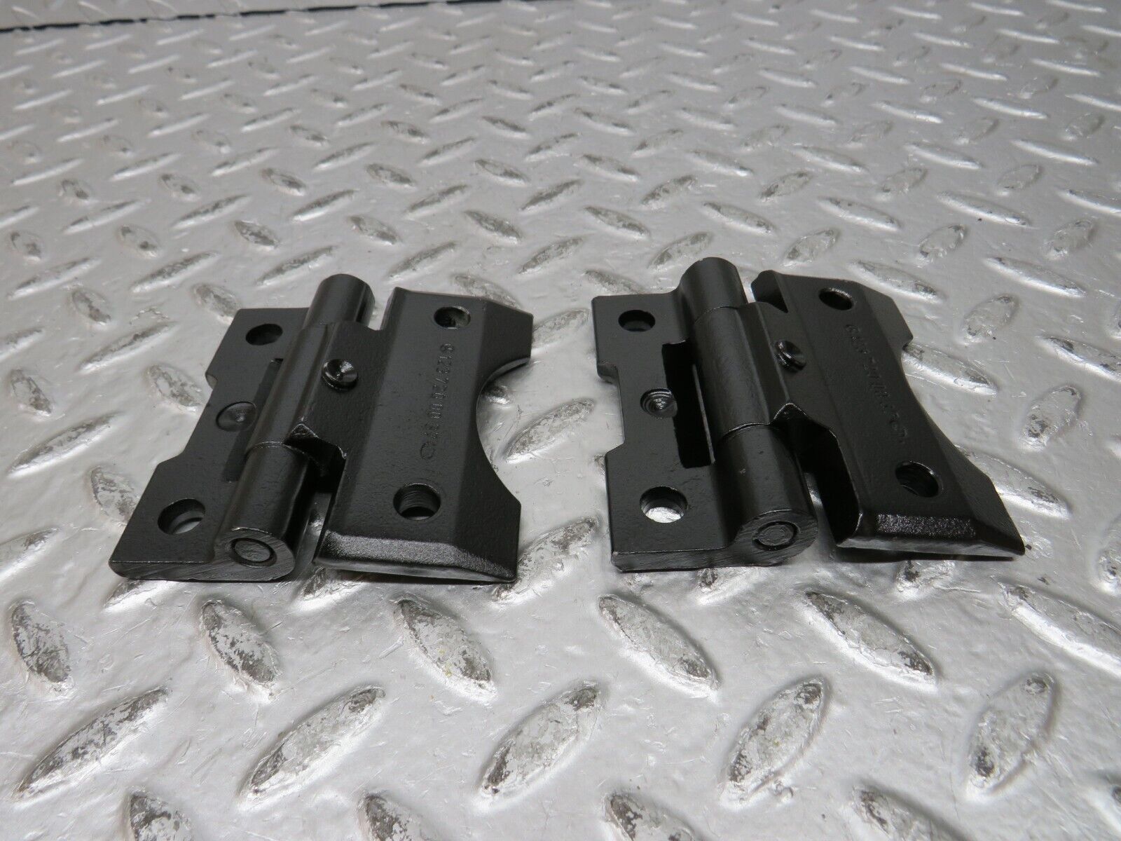 32148 Mercedes-Benz W123 230E Door Hinge Pair 1237200037