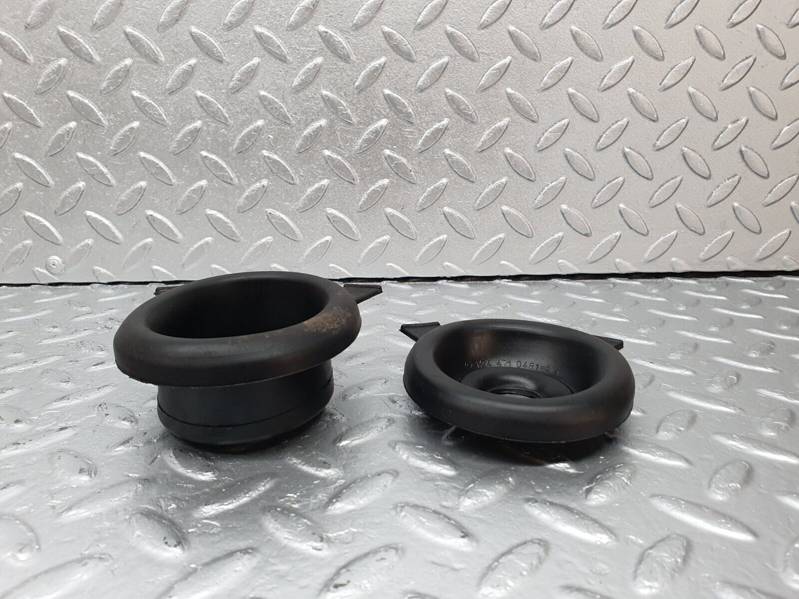 41591 Mercedes-Benz W124 200E Fuel Tank Rubber Seal 1244710481 1244710381