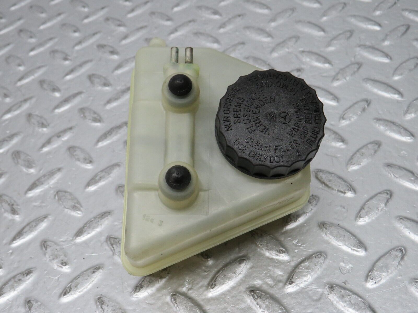 31811 Mercedes-Benz W201 190LE 1.8L Brake Fluid Reservoir Tank DBA